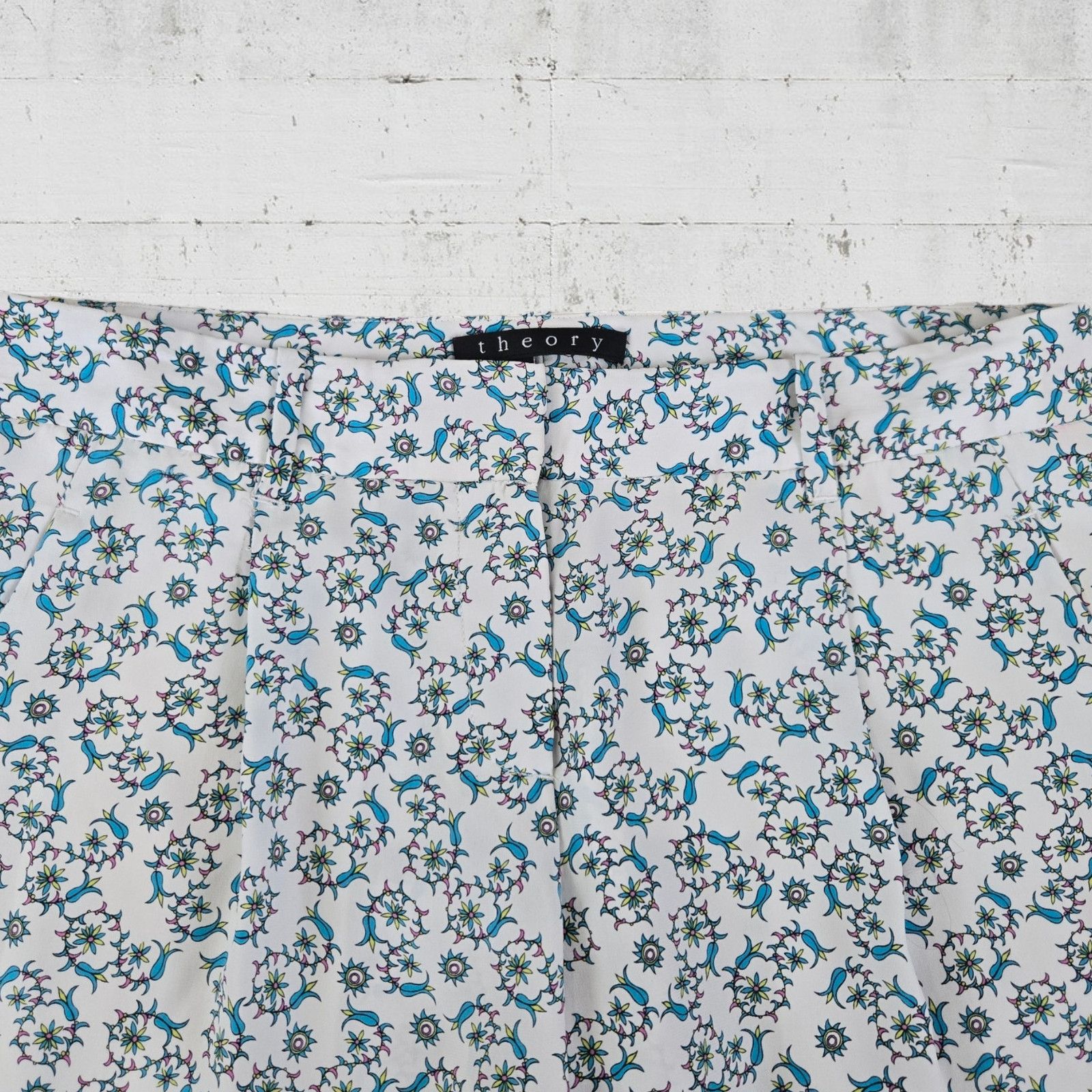 Theory White Blue Floral Silk Tapered Boho Whimsy Trousers Size 0 Size 25" / US 0 / IT 36 - 5 Thumbnail
