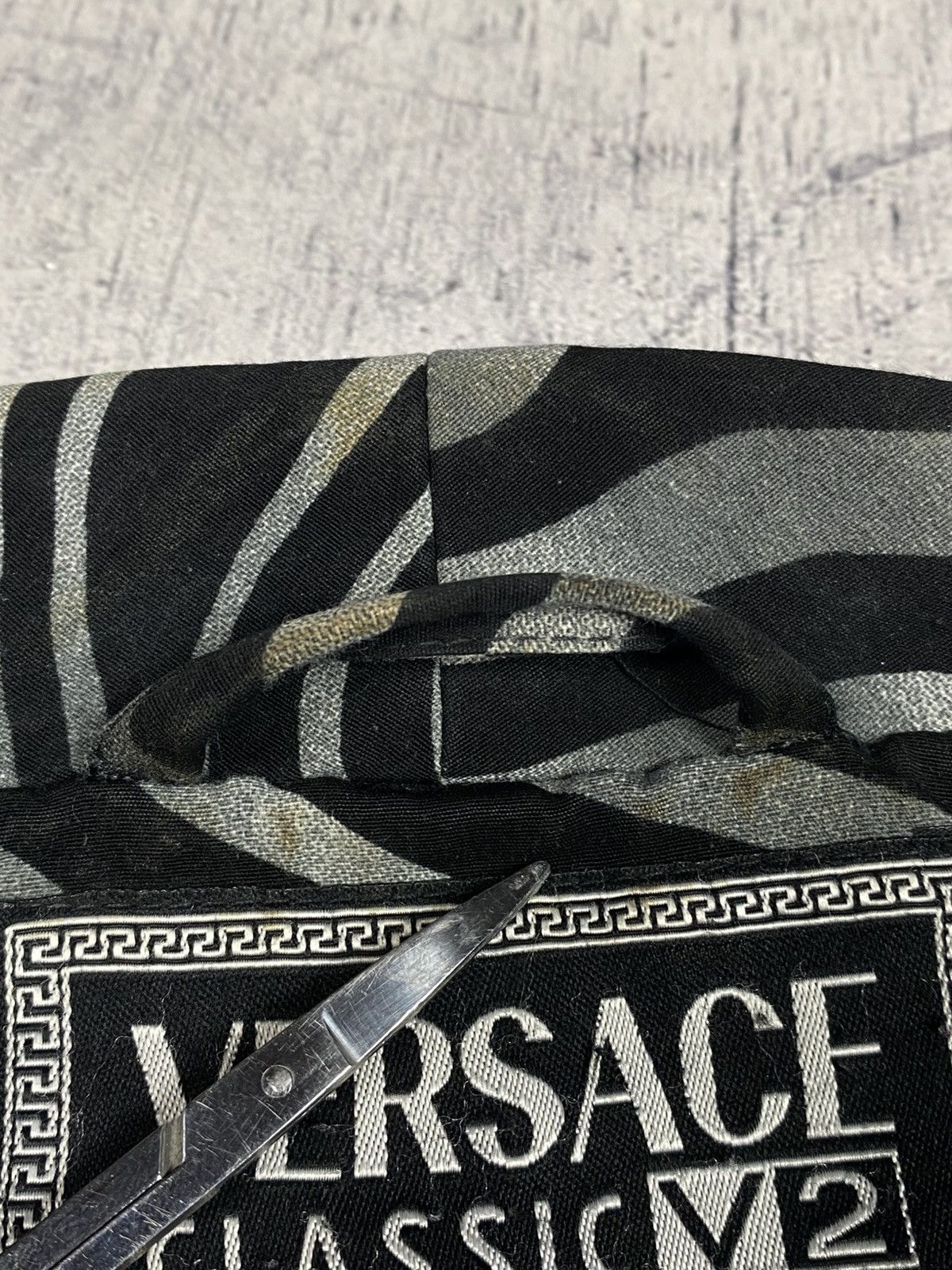 Versace Vintage Gianni Versace V2 Zebra Print Belted Wrap Jacket Size XL / US 12-14 / IT 48-50 - 16 Thumbnail