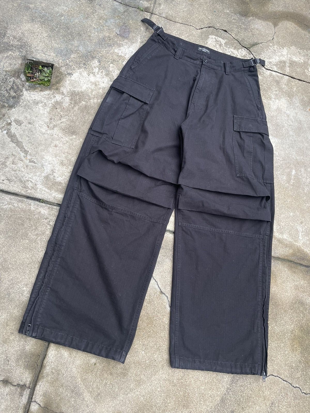 Balenciaga FW22 Flared Pulled Cargos Size US 32 / EU 48 - 4 Thumbnail