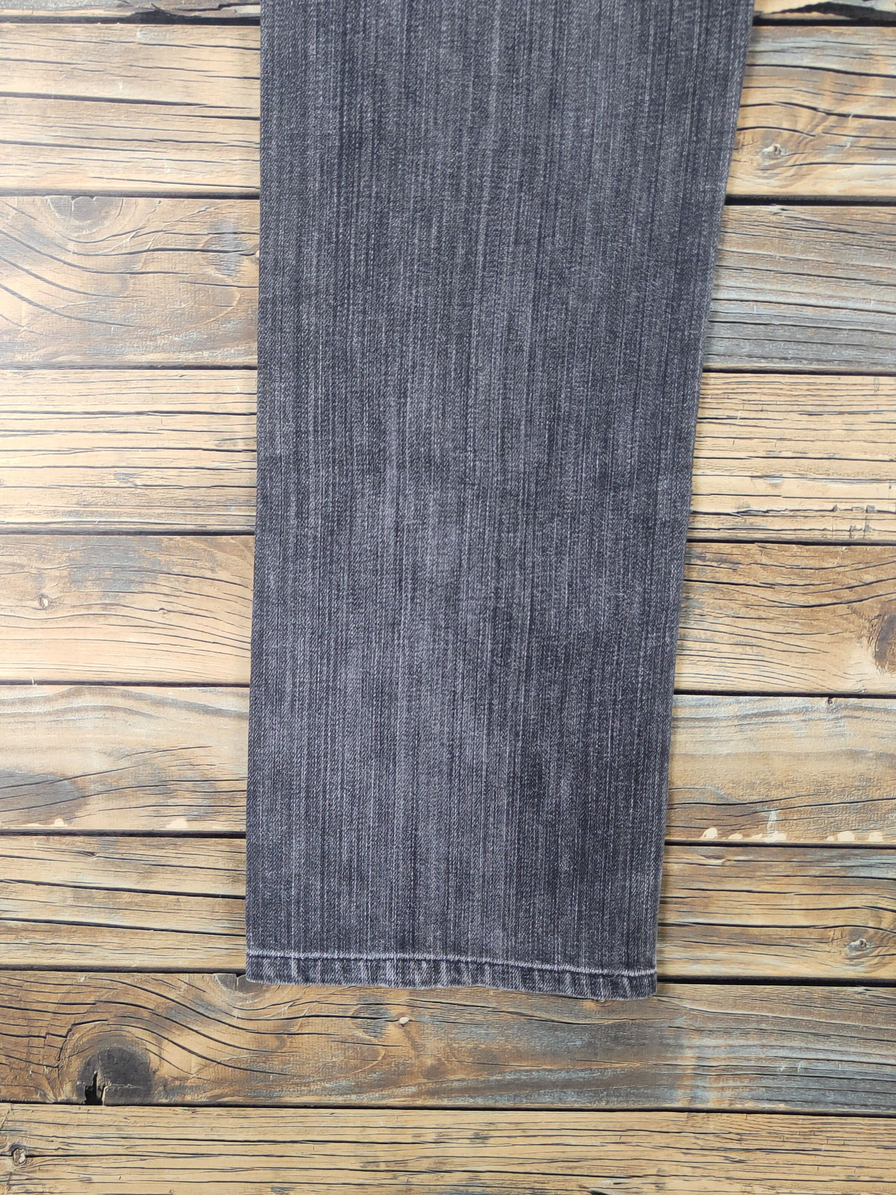 Japanese Brand Uniqlo Black Distressed Ripped Jeans #W1570 Size US 31 - 9 Thumbnail