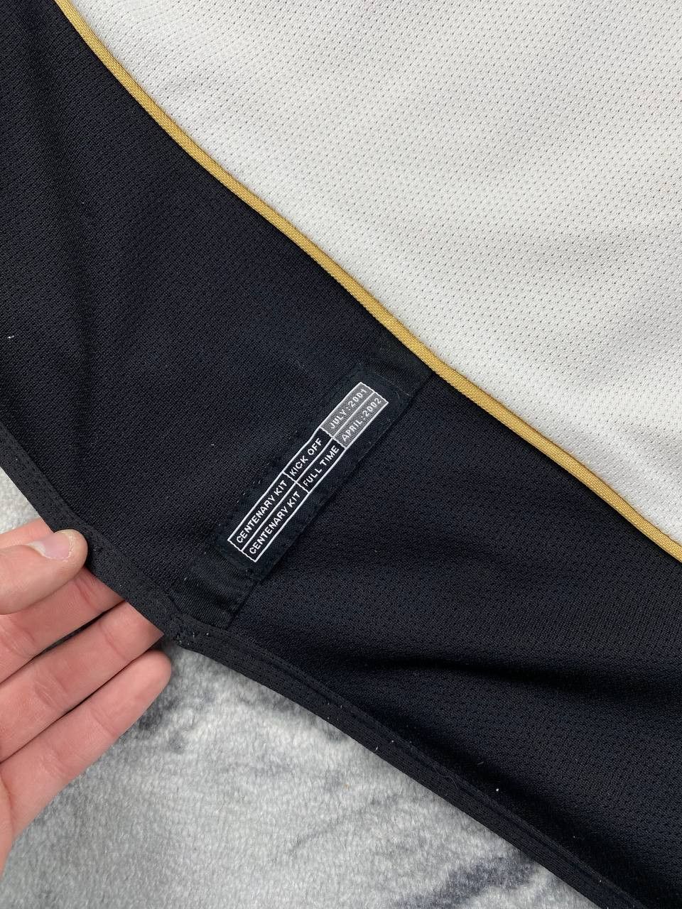 Vintage Vintage Manchester United 2001 2002 Reversible Away Shirt Size US XL / EU 56 / 4 - 11 Thumbnail