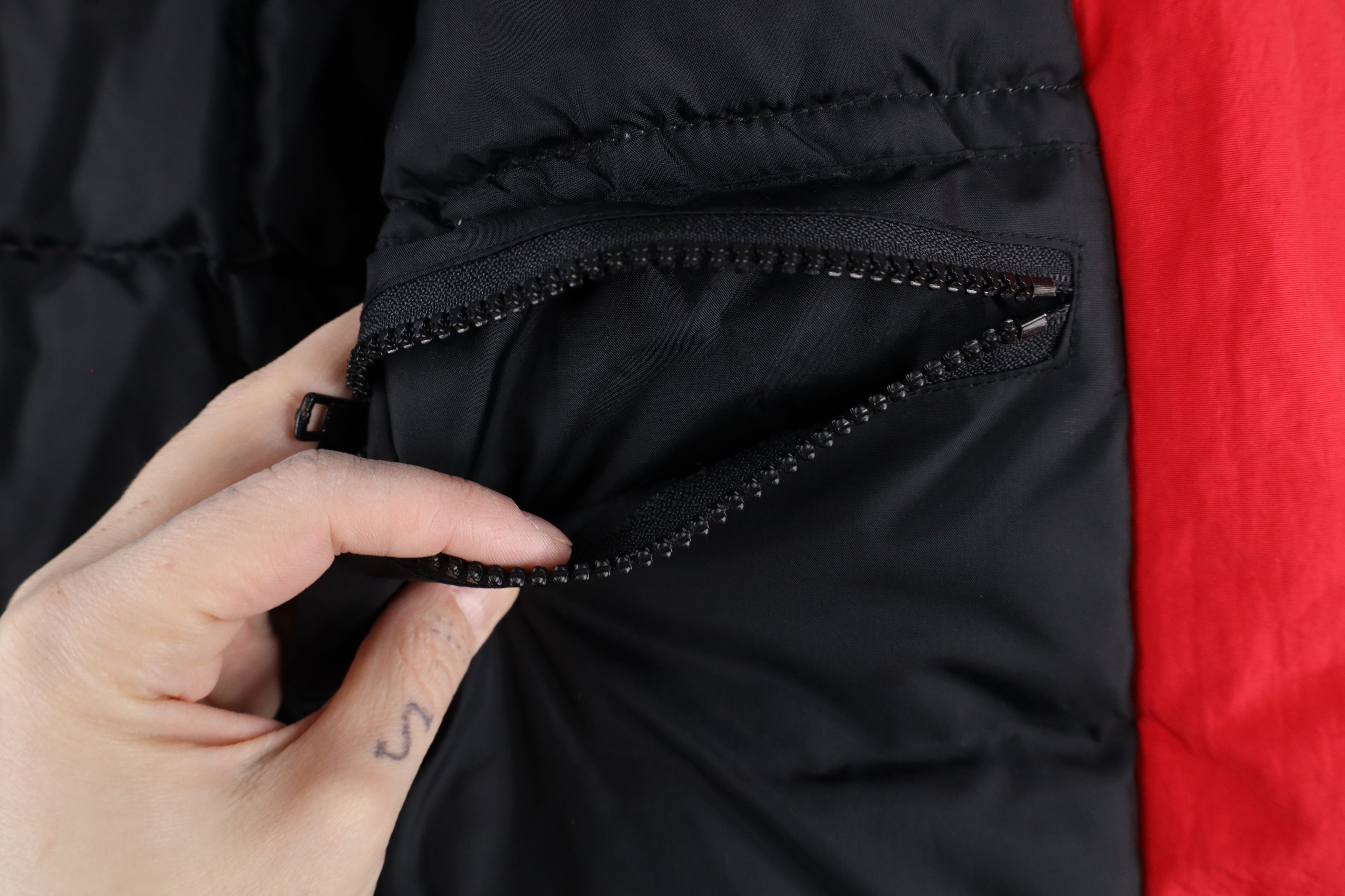 Marlboro × Vintage Vintage 90s Marlboro Duck Down Fill Hooded Puffer Jacket Red Size US XL / EU 56 / 4 - 12 Thumbnail