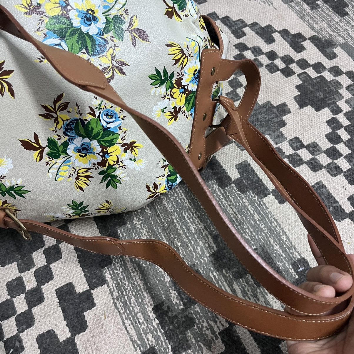 Kenzo Authentic Vintage Kenzo Paris Floral Leather Backpack Size ONE SIZE - 3 Thumbnail