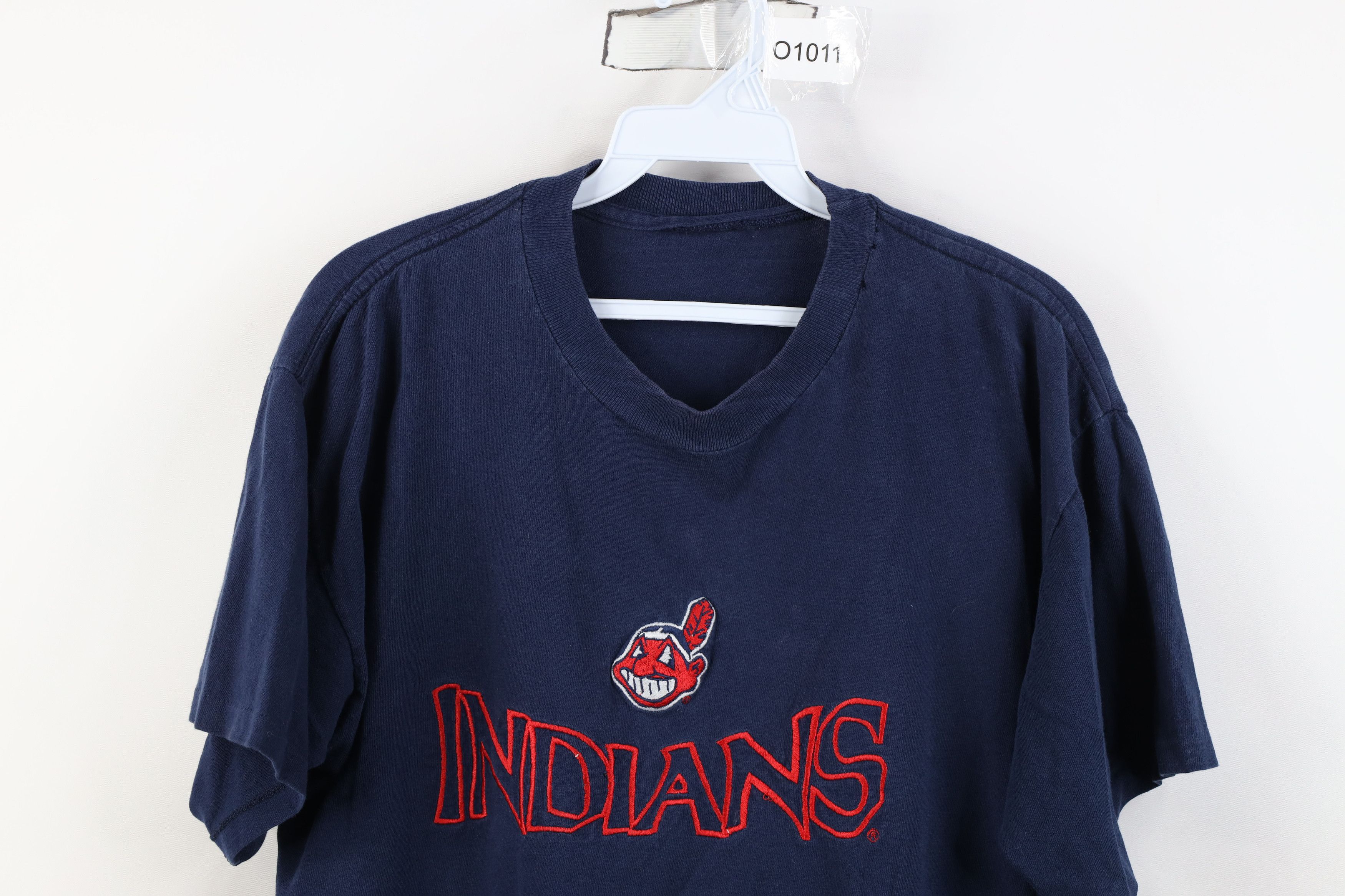 Vintage Vintage 90s Chief Wahoo Cleveland Indians Baseball T-Shirt Size US L / EU 52-54 / 3 - 2 Thumbnail