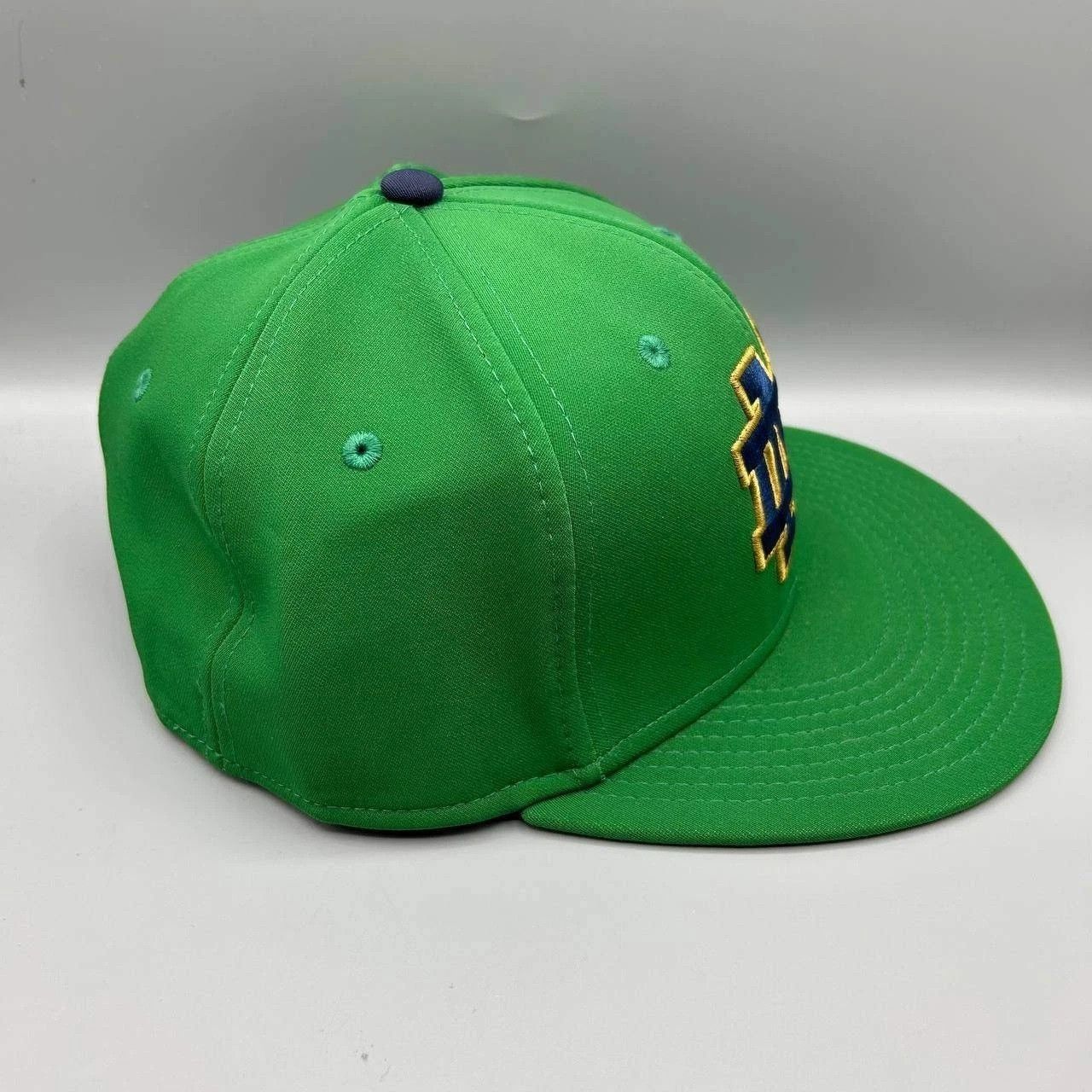 Under Armour Notre Dame Fighting Irish Hat Men Medium Green NCAA Fitted Size ONE SIZE - 7 Thumbnail