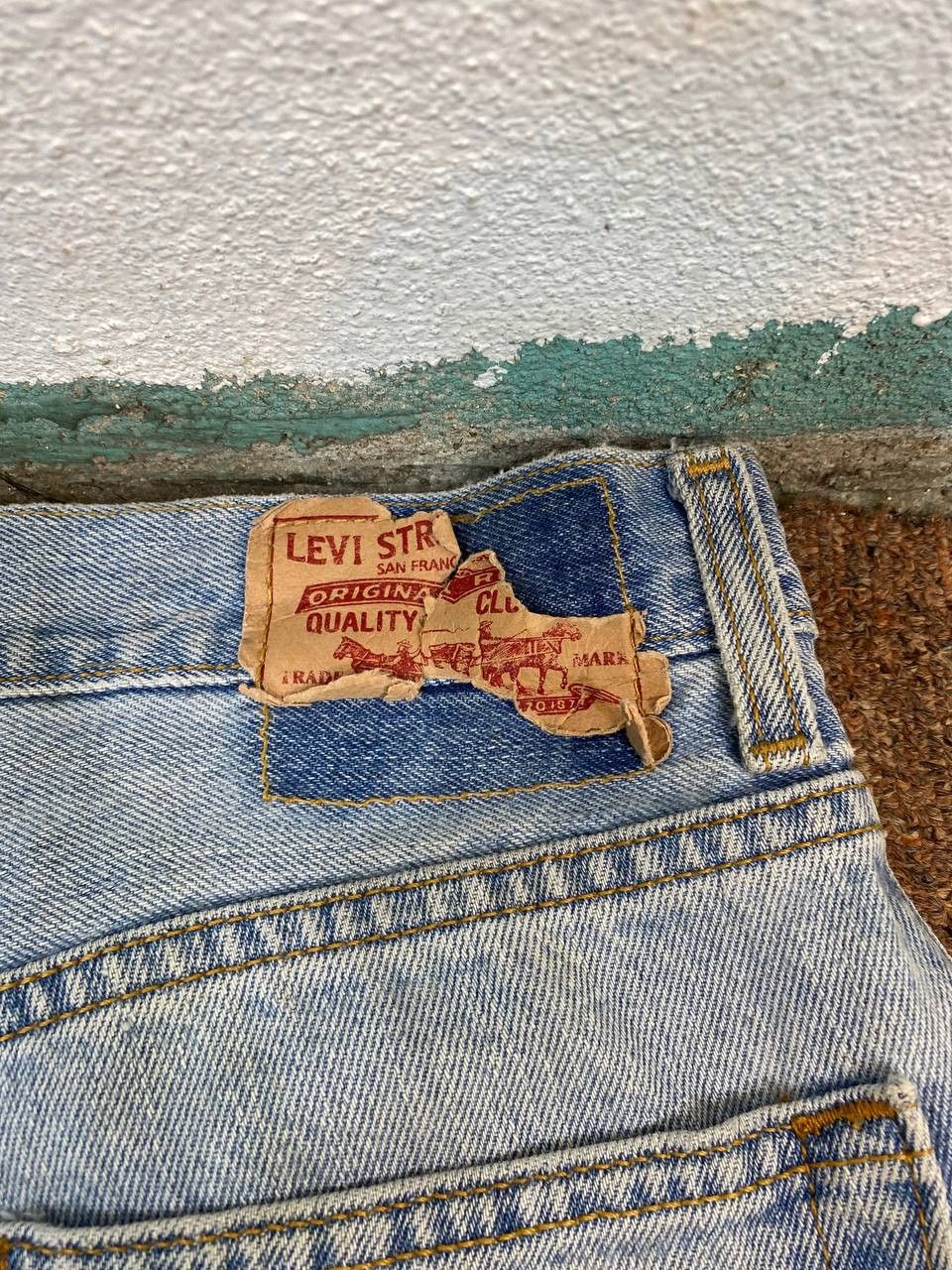 Levi's vintage levis 560 comfort fit lightwash denim Size US 34 / EU 50 - 5 Thumbnail