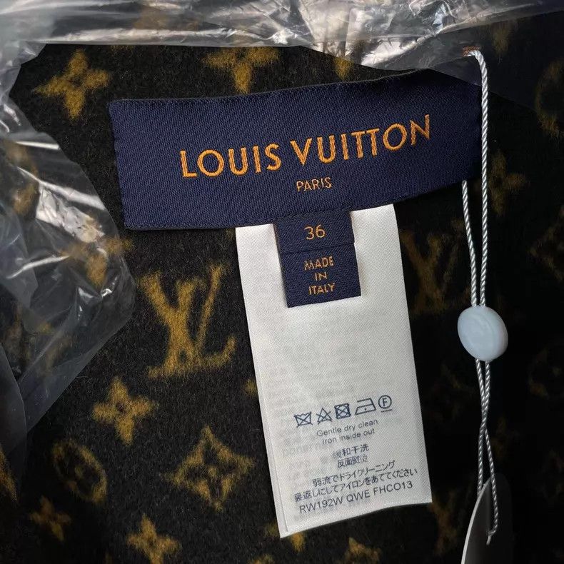 Louis Vuitton Louis Vuitton Black woolen cloak coat with full print on t Size XS / US 0-2 / IT 36-38 - 8 Thumbnail