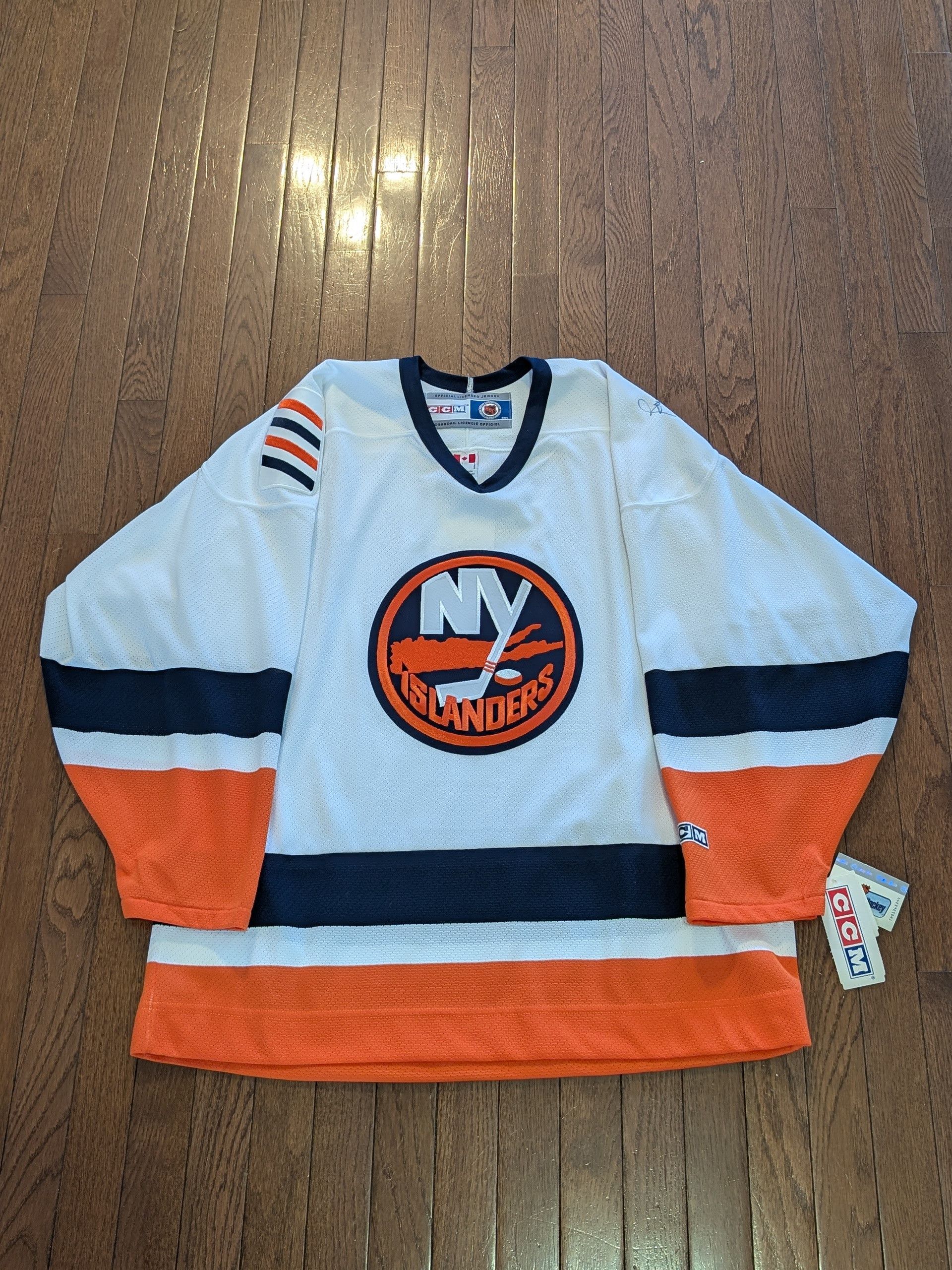 Ccm NWT Bryan Trottier Signed New York Islanders CCM Jersey S L Size US L / EU 52-54 / 3 - 1 Thumbnail