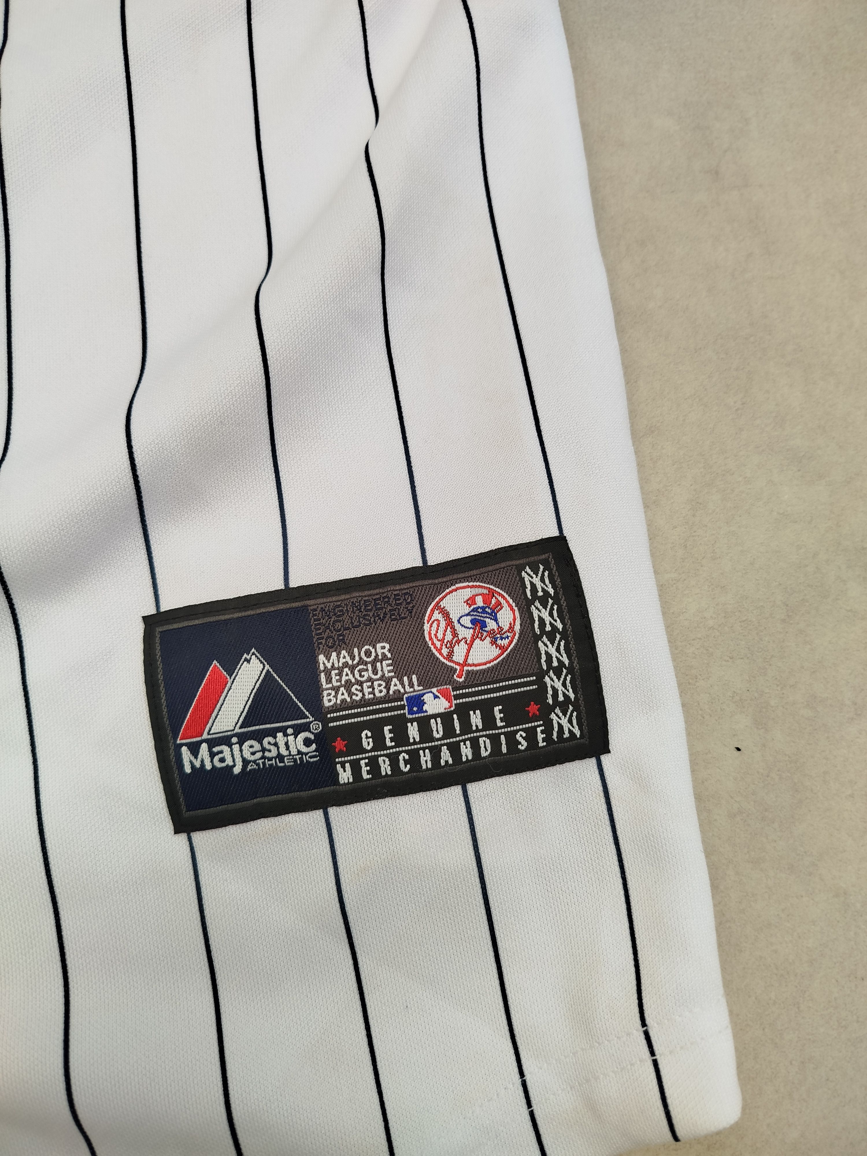 Majestic Vintage NEW YORK YANKEES Baseball JERSEY (S) MAJESTIC Size US S / EU 44-46 / 1 - 2 Thumbnail