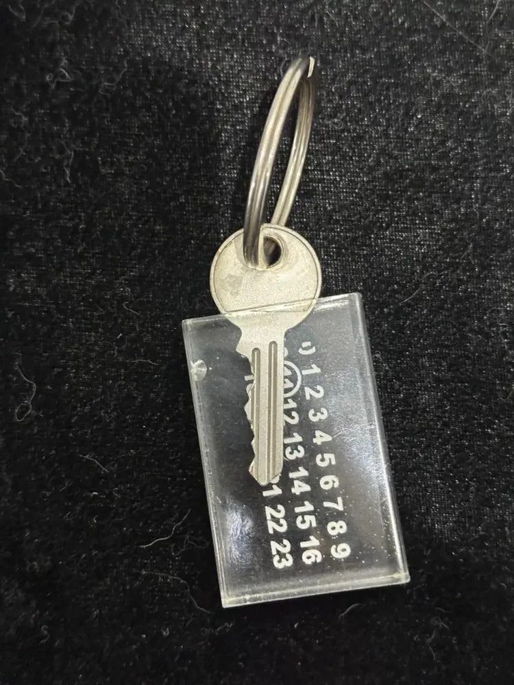 小物 2000s Maison Martin Marlgiela key charm mhm1.jpg?v=1714491674&width=1920