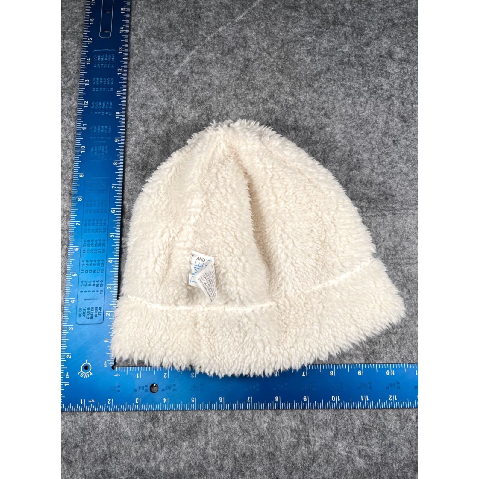 Vintage Time And Tru Beanie Women's One Size White Knit Polyester Faux Fur Hat Size ONE SIZE - 5 Thumbnail