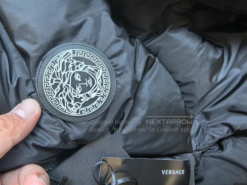 Versace Versace Wear a down jacket on both sides Size US XL / EU 56 / 4 - 5 Thumbnail