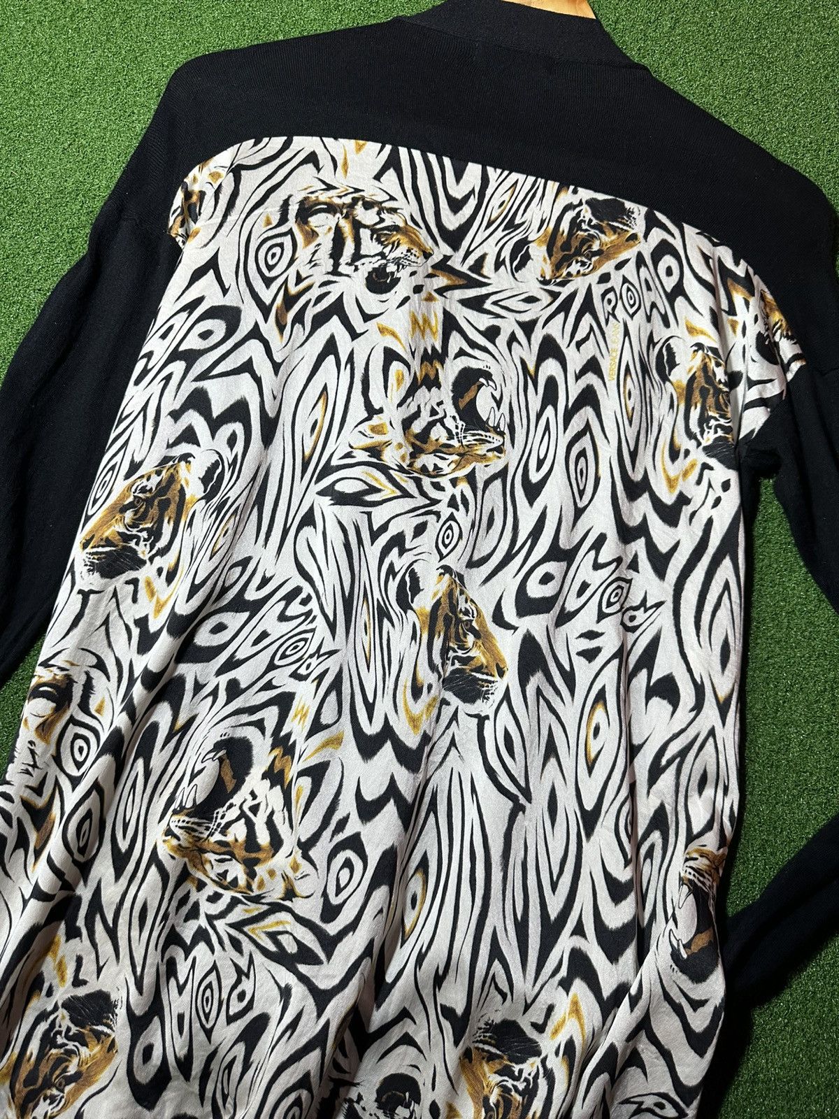 Versace Versace silk cardigan Size M / US 6-8 / IT 42-44 - 3 Thumbnail