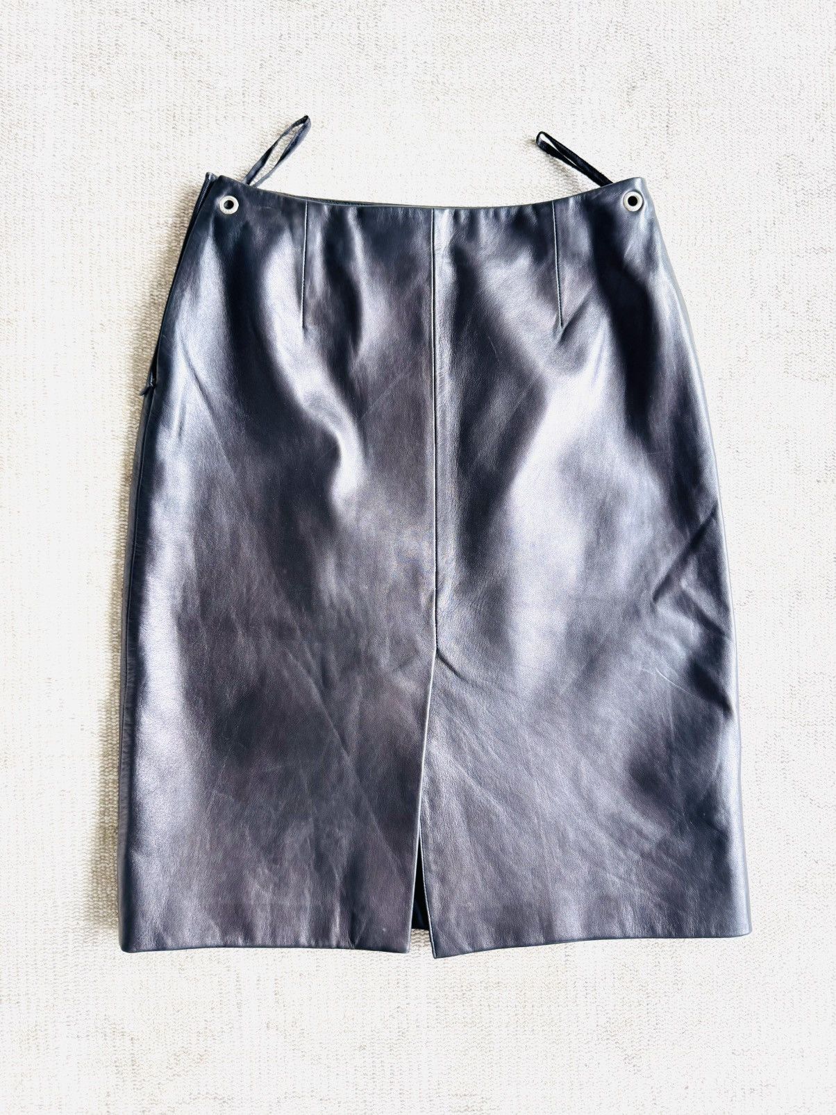 Prada Vintage 90s Prada leather grommet accent pencil skirt sz 40 Size 27" / US 4 / IT 40 - 8 Thumbnail