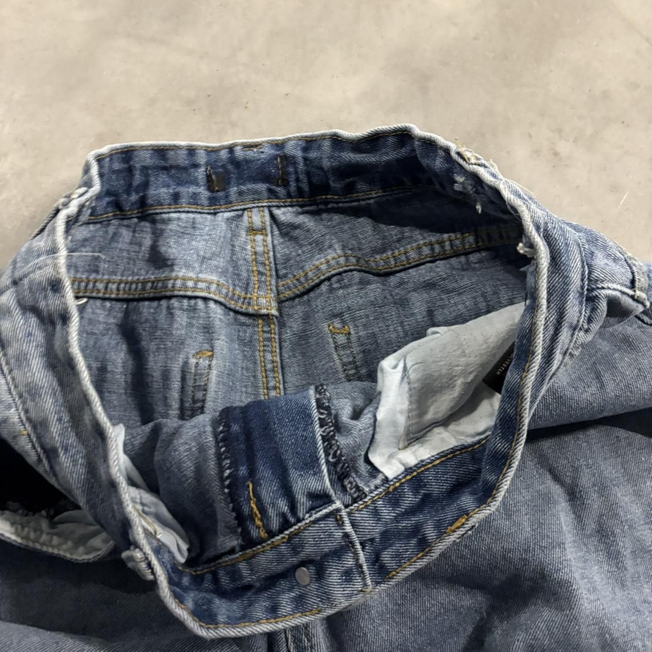 Vintage Crazy Vintage Y2K/2000s Baggy Light Wash Streetwear Distressed Jeans! 32x29 Size US 32 / EU 48 - 7 Thumbnail