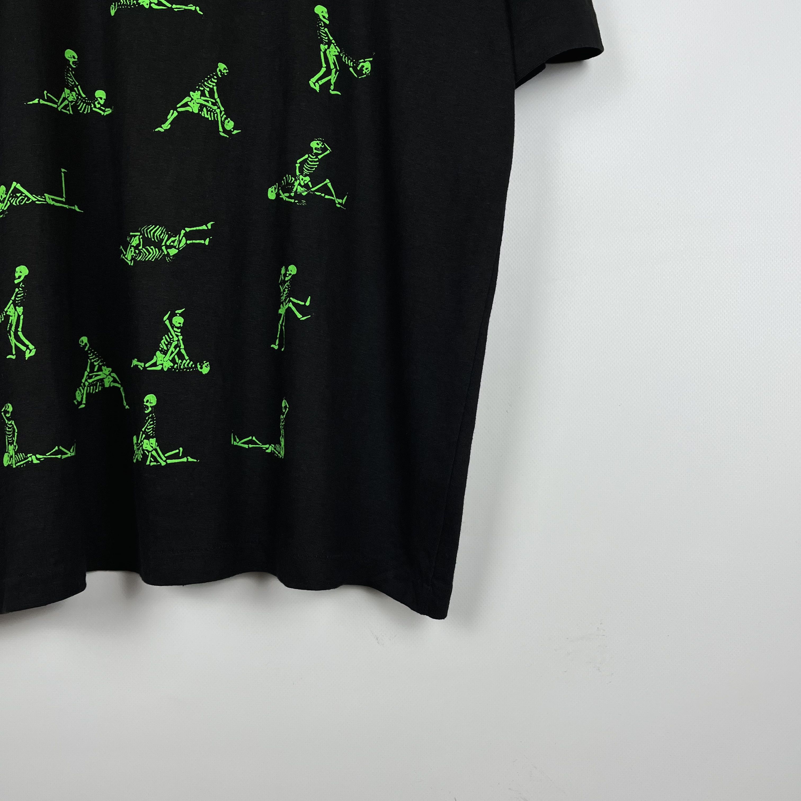 Vintage Vintage Bone In Love Sex Adult Humor T Shirt 90’s Size US L / EU 52-54 / 3 - 3 Thumbnail