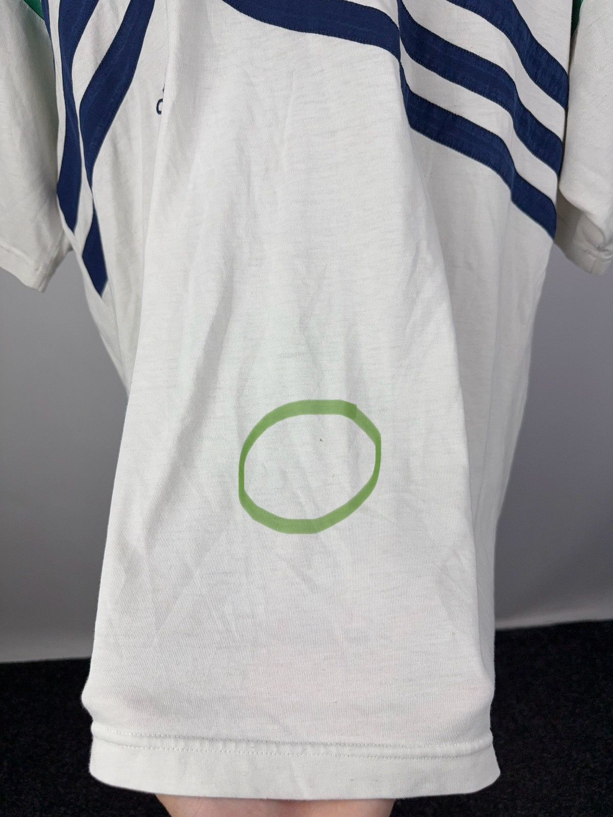 Adidas Retro Adidas Vintage 90s White T-Shirt Chevron Stripe Logo Size US L / EU 52-54 / 3 - 7 Thumbnail