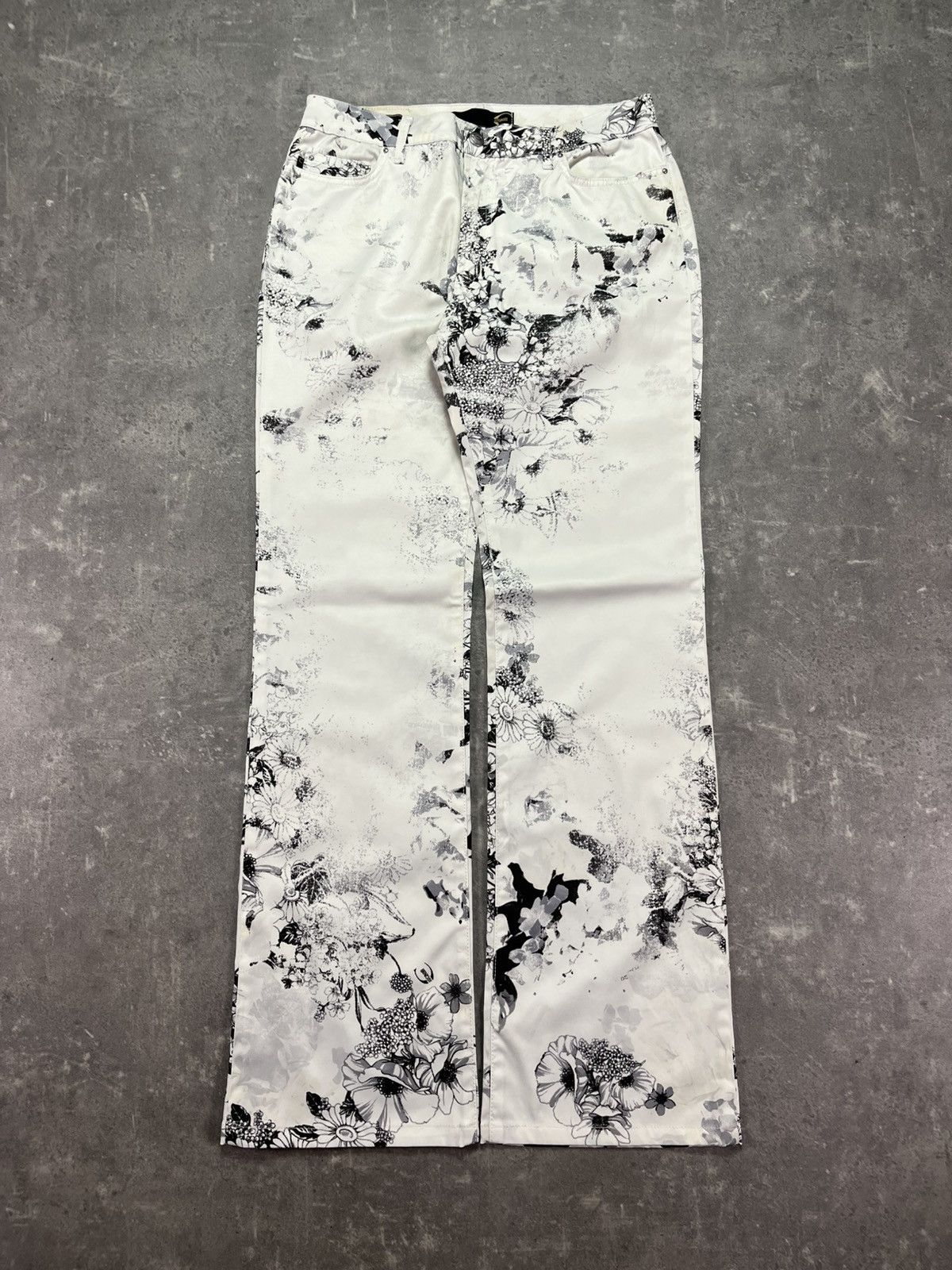 Just Cavalli 00s Just Cavalli Floral Print Flared Denim Jeans 32 Faded Size US 32 / EU 48 - 1 Thumbnail