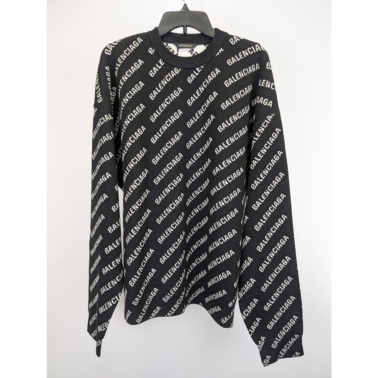 Balenciaga o1rshd1 All Over Logo Sweater in Black Size US M / EU 48-50 / 2 - 3 Thumbnail