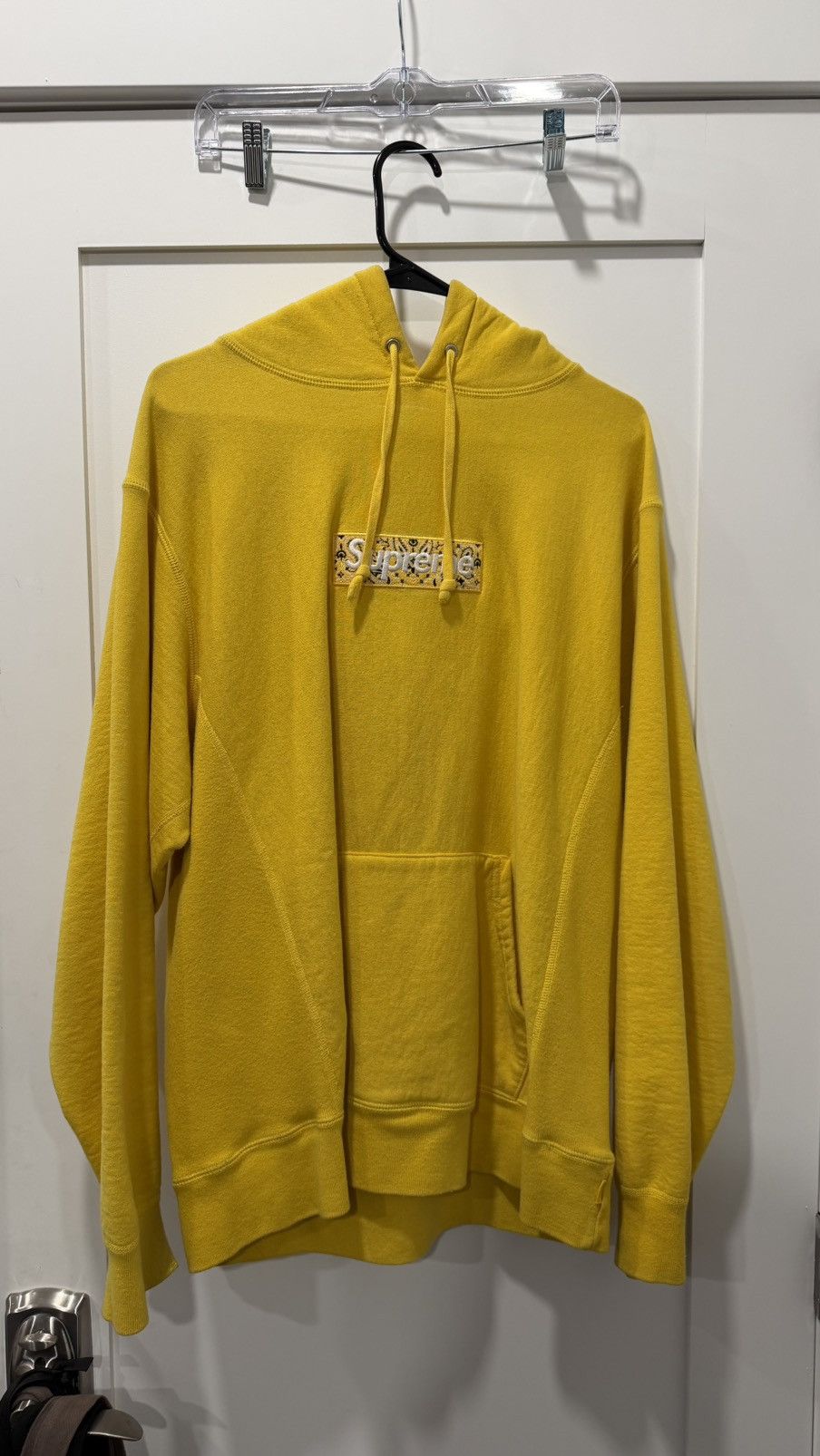Supreme FW/19 SUPREME YELLOW BANDANA BOX LOGO Size US L / EU 52-54 / 3 - 1 Thumbnail
