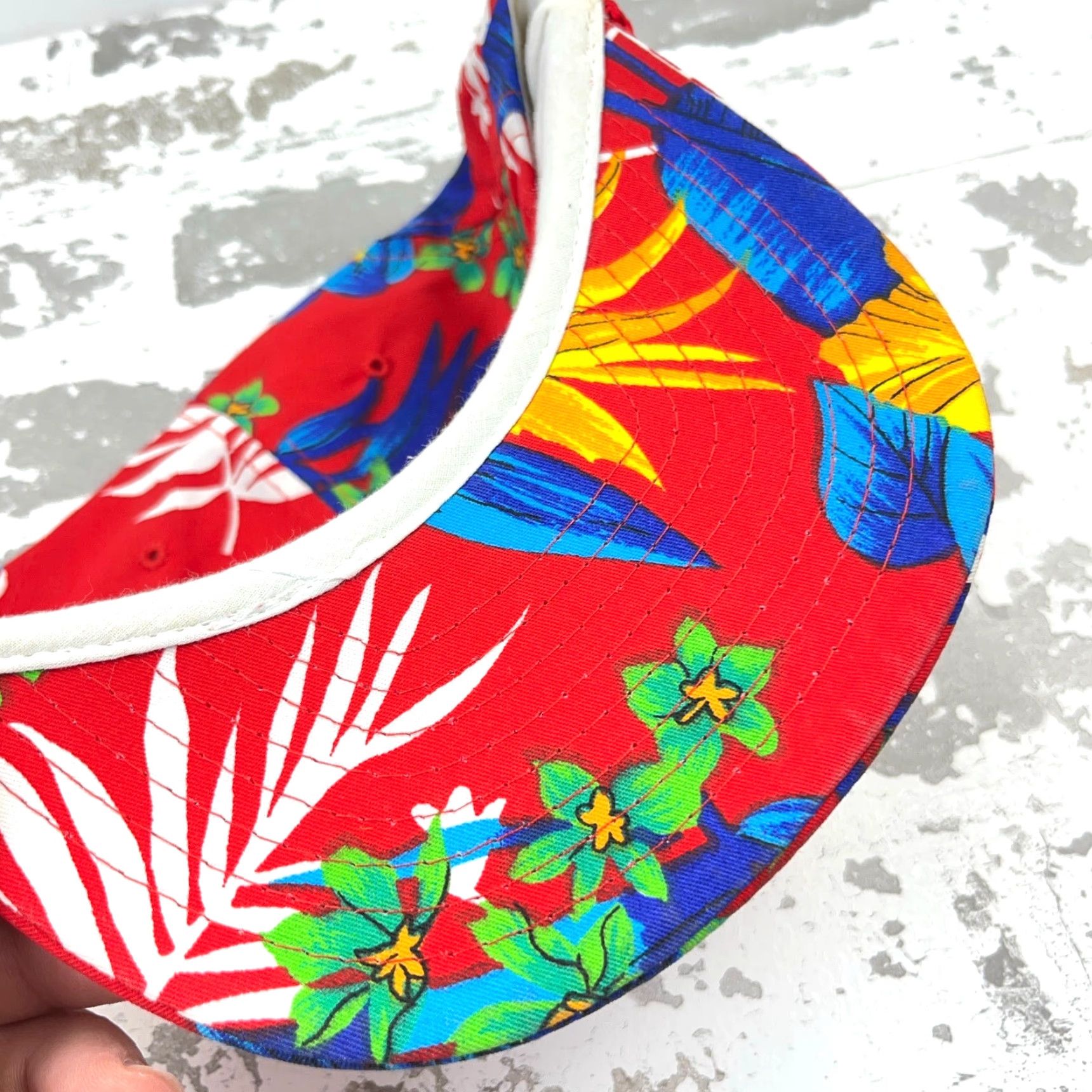 Vintage VINTAGE San Sun Floral Trucker Hat Cap Snapback Red Blue Hawaiian Rope 90s Y2K Hat Men One Size Red Floral Cap Snapback Vintage Hat Men Size ONE SIZE - 4 Thumbnail