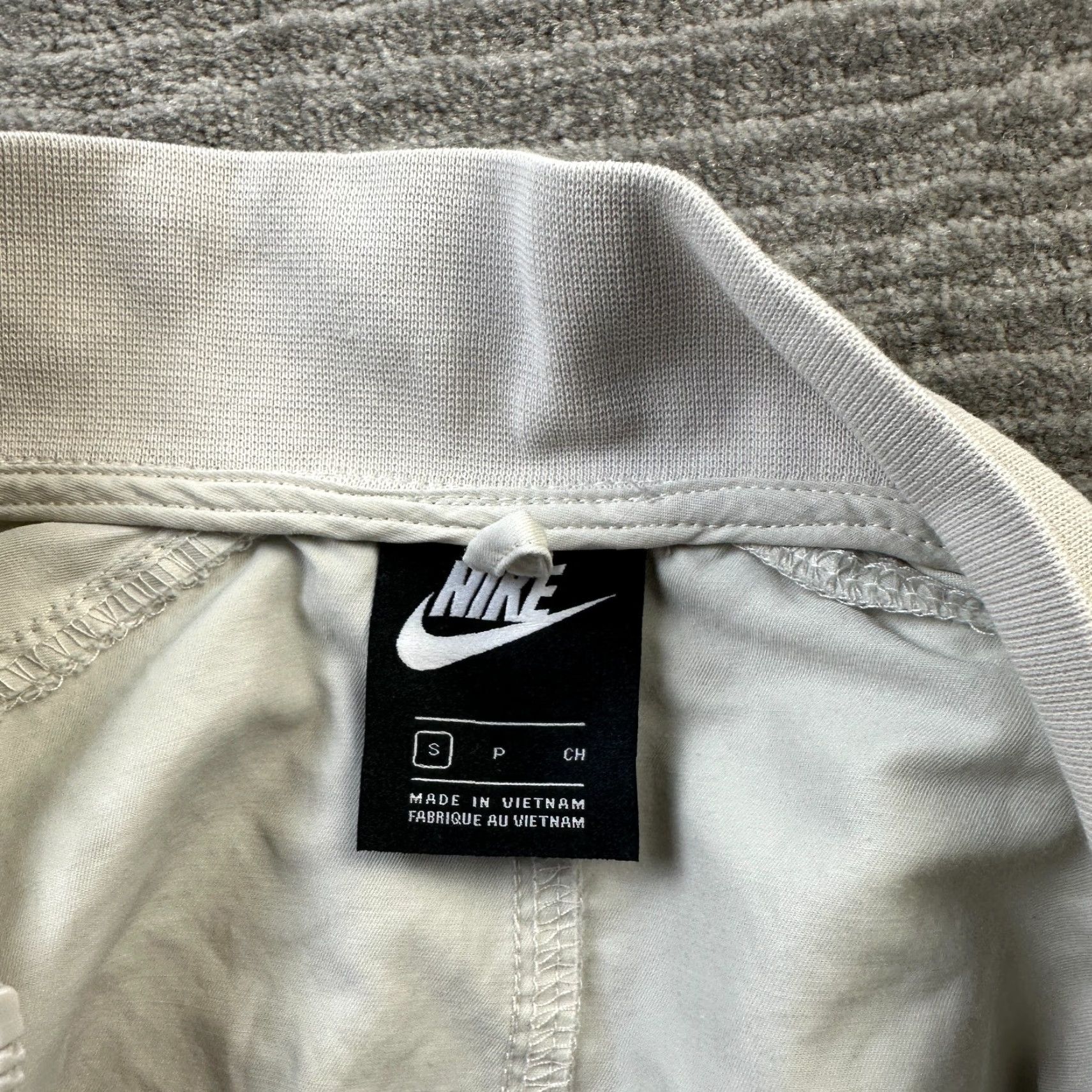 Nike Nike Jacket Mens Small Beige Tan Cream Bomber Woven Windbreaker Unlined Full Zip Pockets Size US S / EU 44-46 / 1 - 7 Thumbnail
