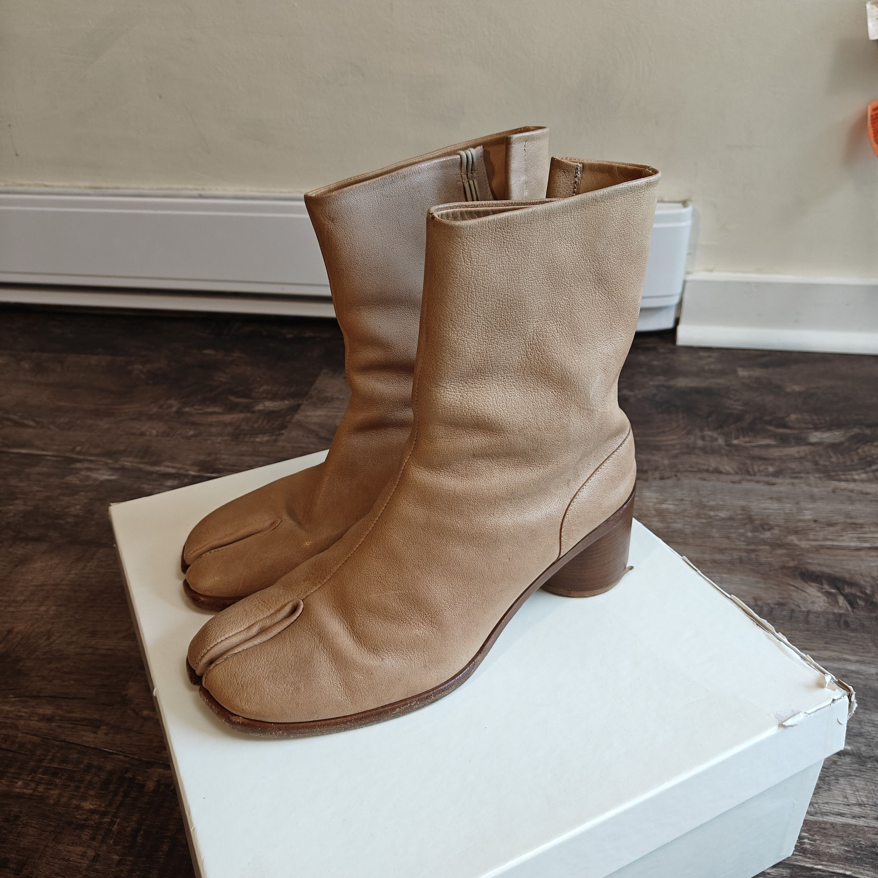 beige calfskin tabi boots 3" heels with box italy