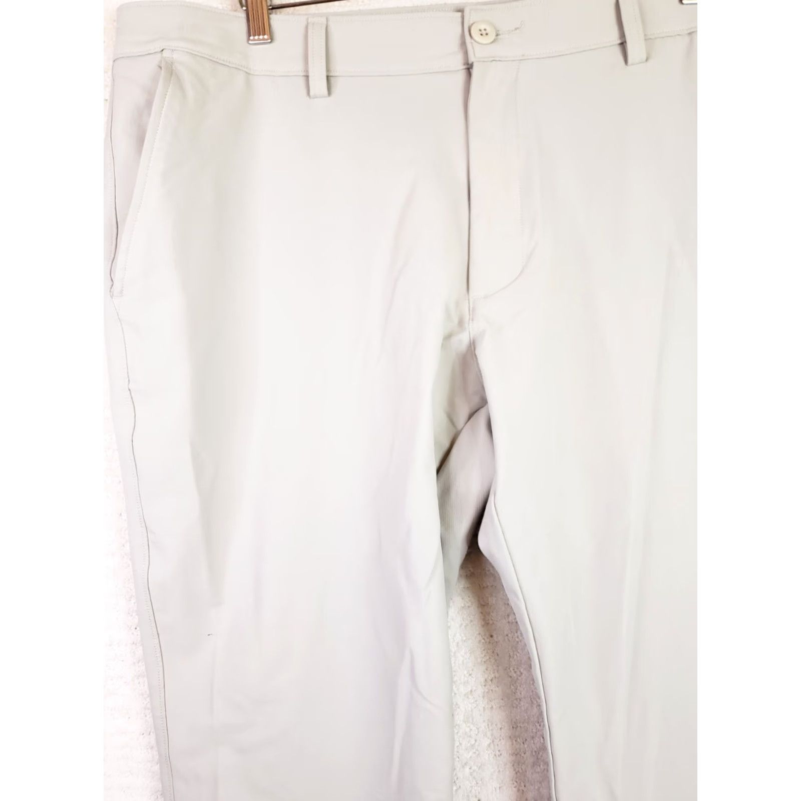 Under Armour Under Armour Match Play Golf Pants Mens 42x30 Beige Stretch Pockets Regular Waist 42 Straight Leg Golf Pants Men Beige Size US 42 / EU 58 - 2 Thumbnail