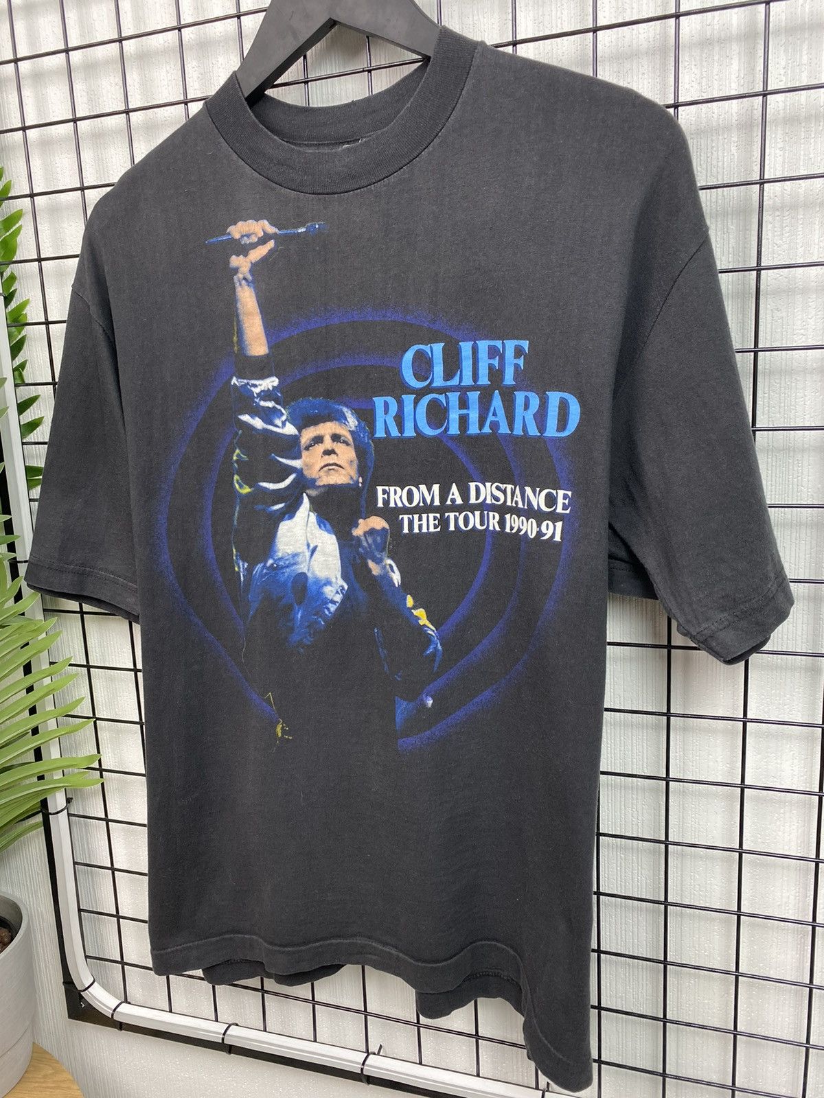 Band Tees × Vintage Vintage 1990-1991 Cliff Richard Tour T Shirt Men’s Pop Tee Size US L / EU 52-54 / 3 - 3 Thumbnail