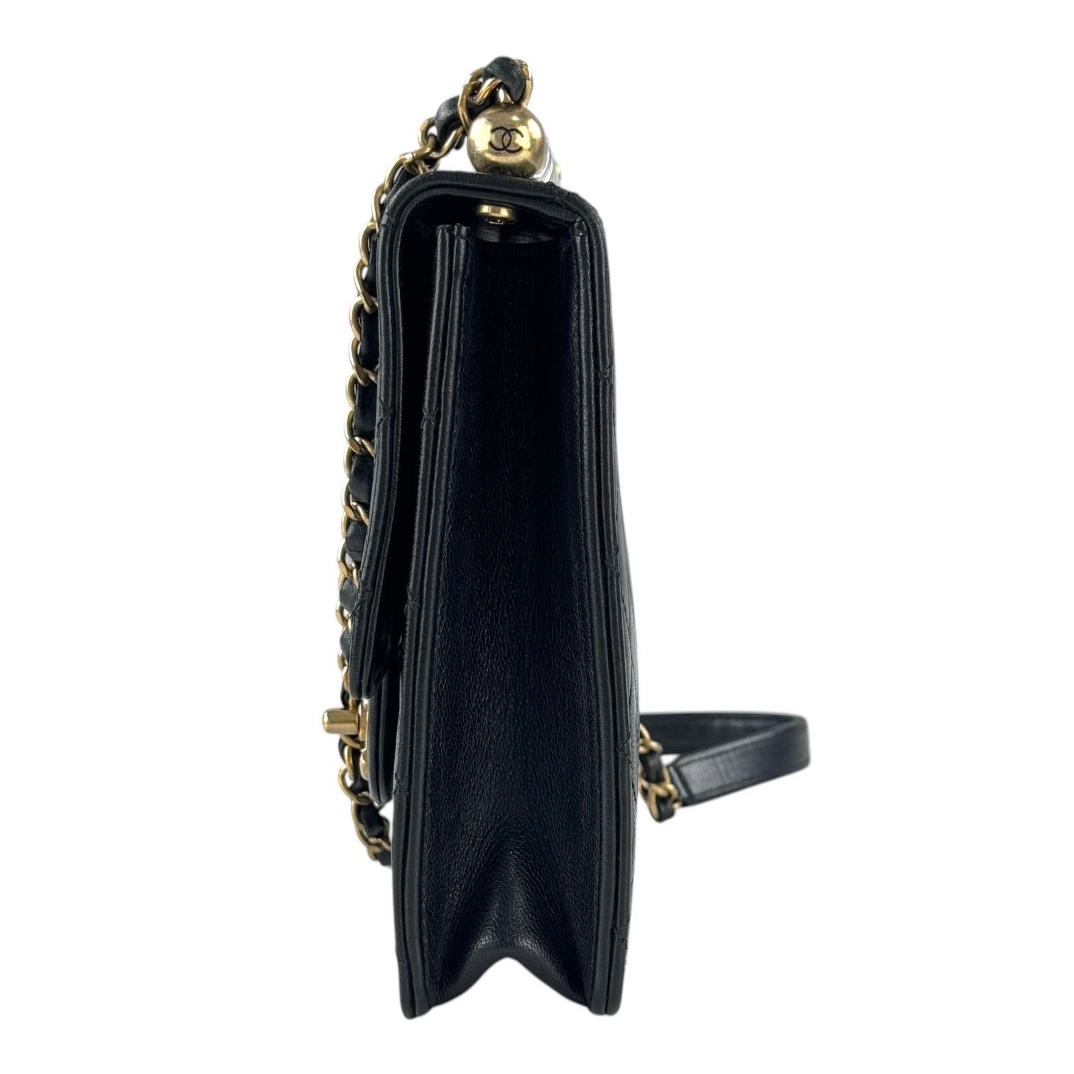 Chanel Chanel Chic Faux Pearl Mattelasse Flap Bag Size ONE SIZE - 6 Thumbnail