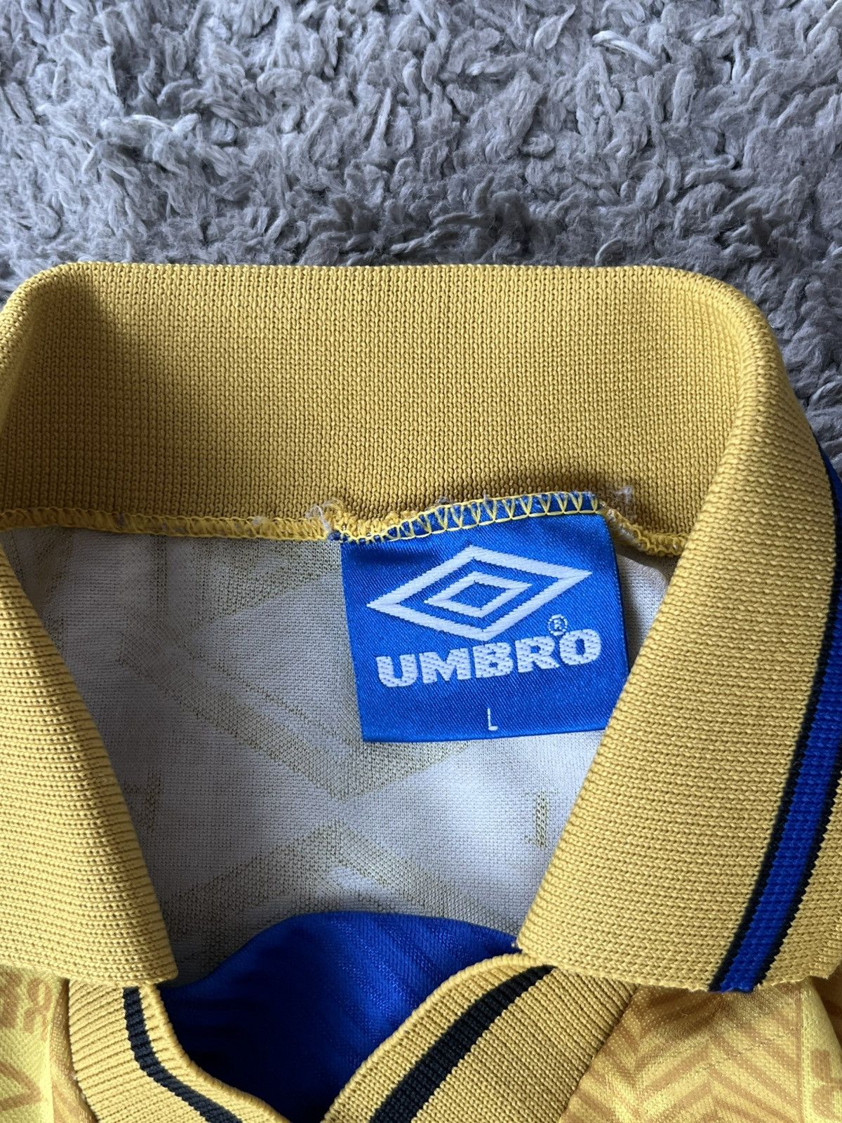Umbro Umbro Jersey Very Rare Made in England Size US M / EU 48-50 / 2 - 5 Thumbnail