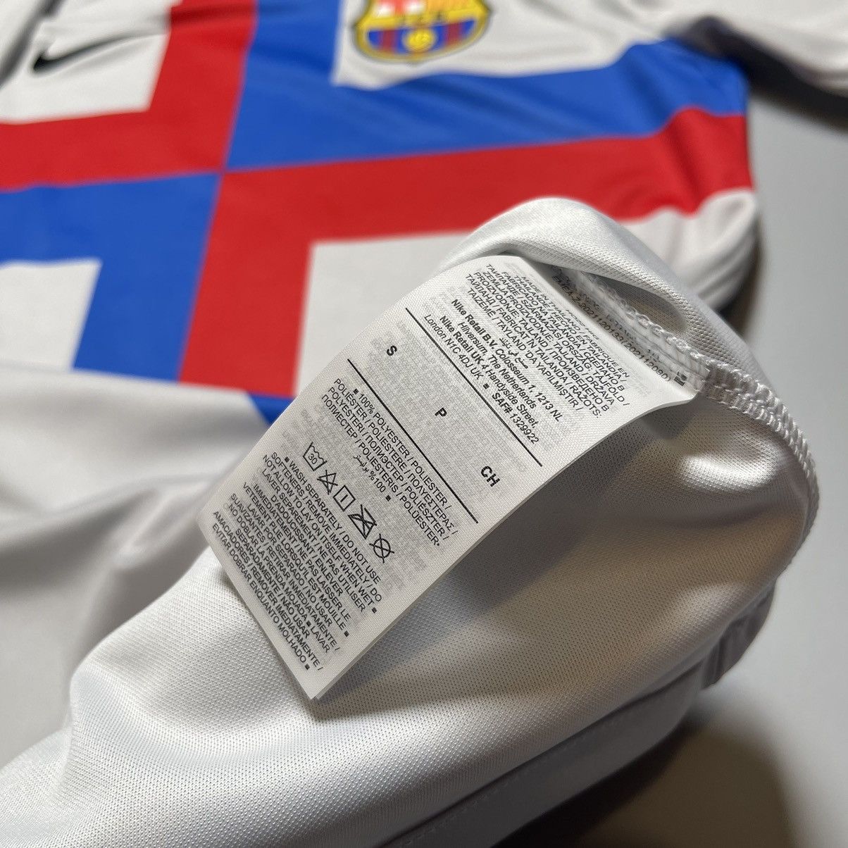 Nike × Vintage BARCELONA NIKE 2022/2023 SOCCER THIRD JERSEY #9 LEWANDOWSKI Size US S / EU 44-46 / 1 - 18 Thumbnail
