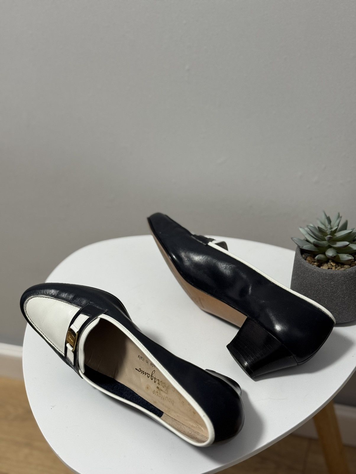 Salvatore Ferragamo SALVATORE FERRAGAMO Varina Leather Flat Black/White Size 9 Size US 9 / IT 39 - 9 Thumbnail