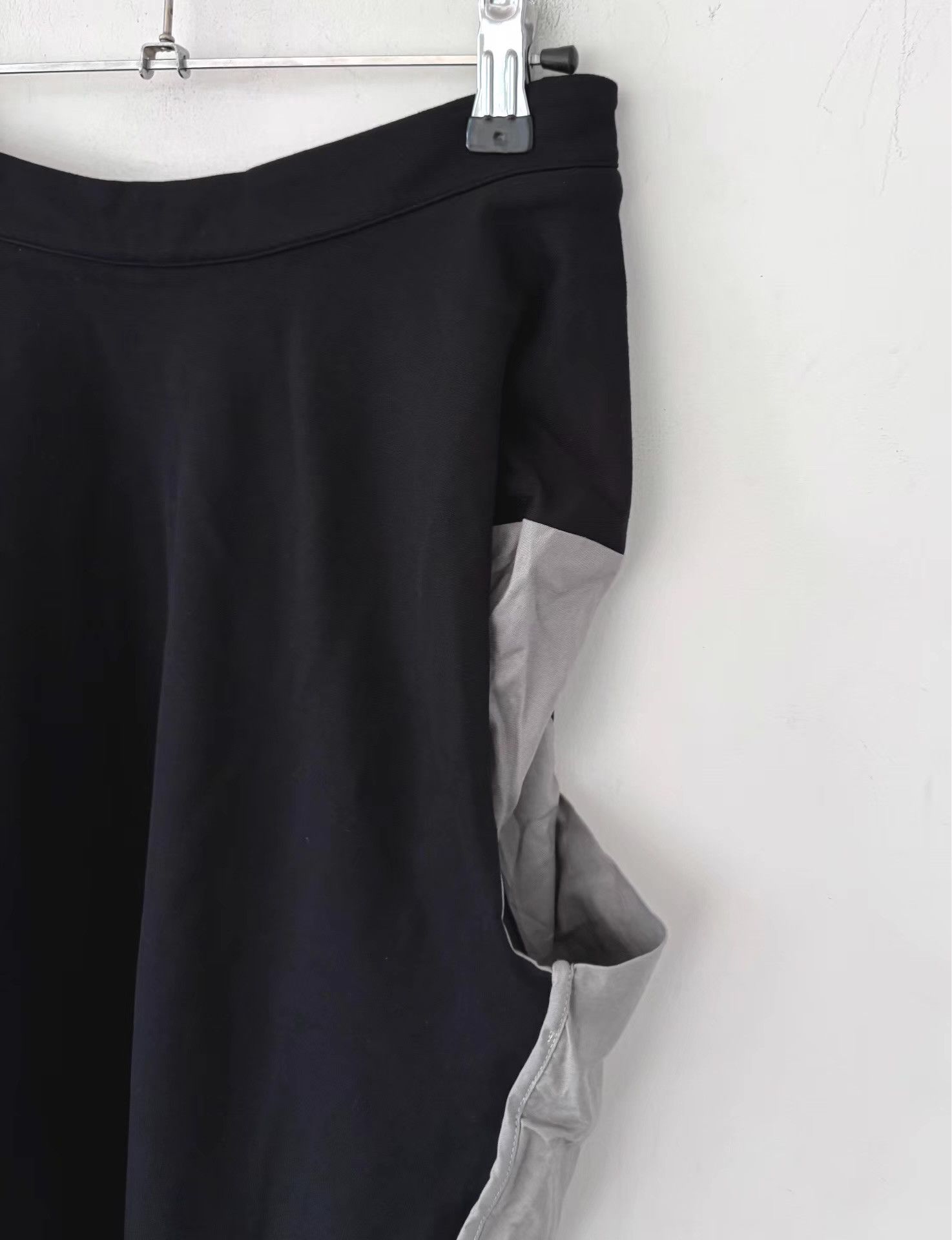 Vivienne Westwood Vivienne Westwood Women's Black Paneled Midi Skirt Ｑ21 Size S / US 4 / IT 40 - 2 Thumbnail