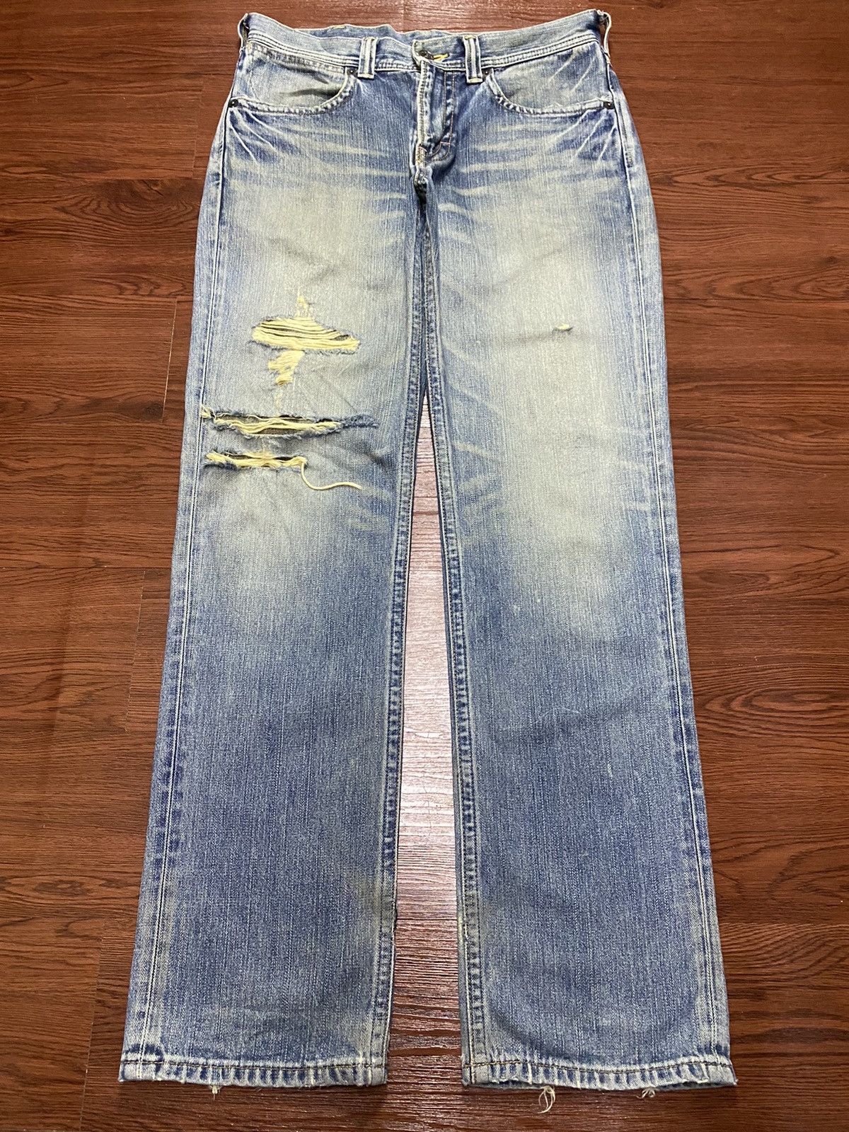 Japanese Brand Vintage Wrangler Faded Wash Distressed Loose Jeans Size US 33 - 1 Thumbnail