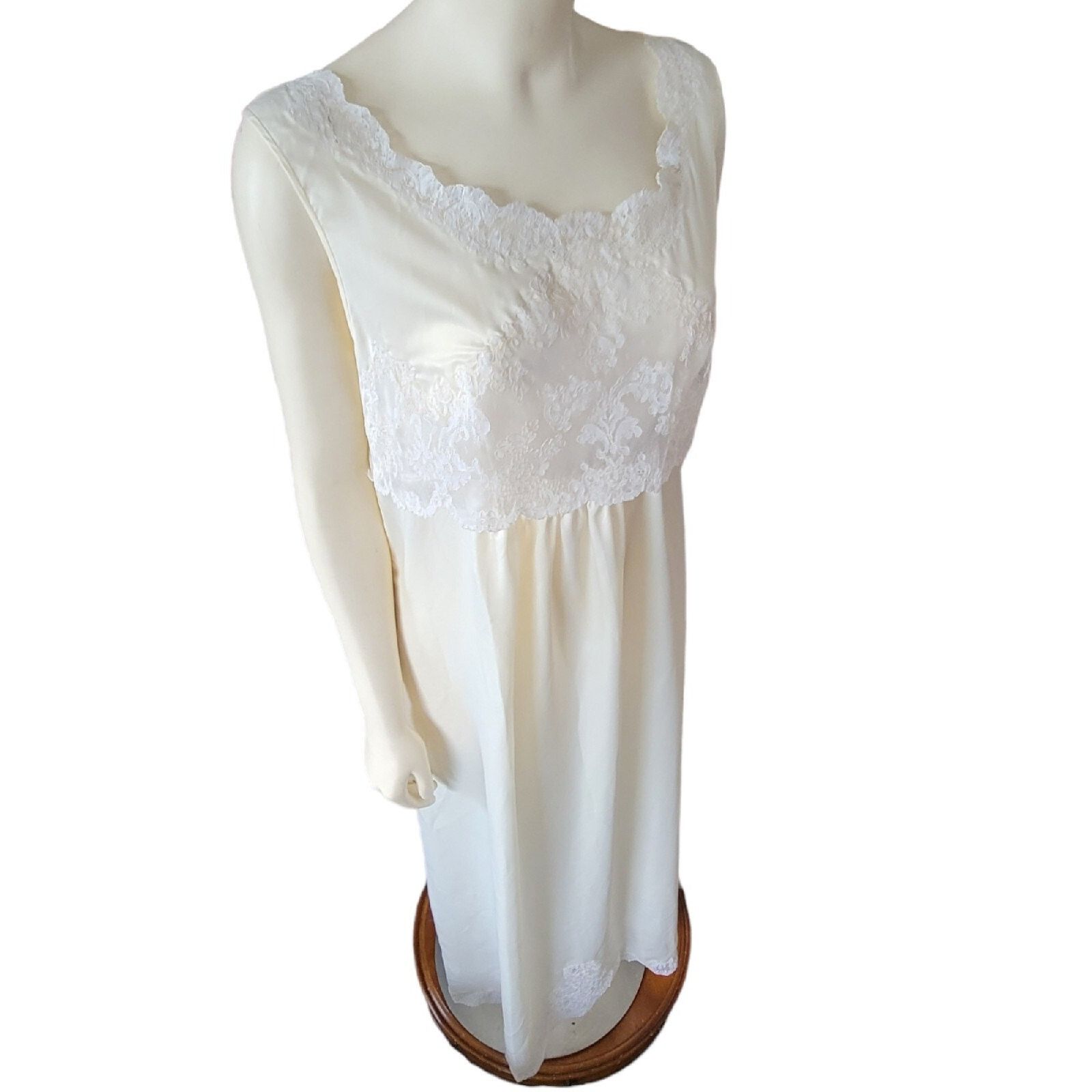 Dior Vintage Christian Dior Silk Blend Nightgown W Lace Size 36 Size ONE SIZE - 12 Thumbnail