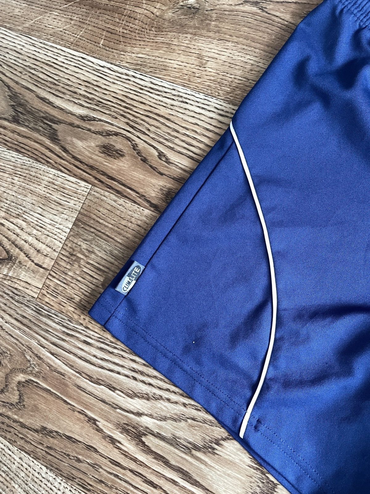 Adidas × Vintage Vintage Adidas shorts streetwear y2k casual style size S Size US 30 / EU 46 - 4 Thumbnail