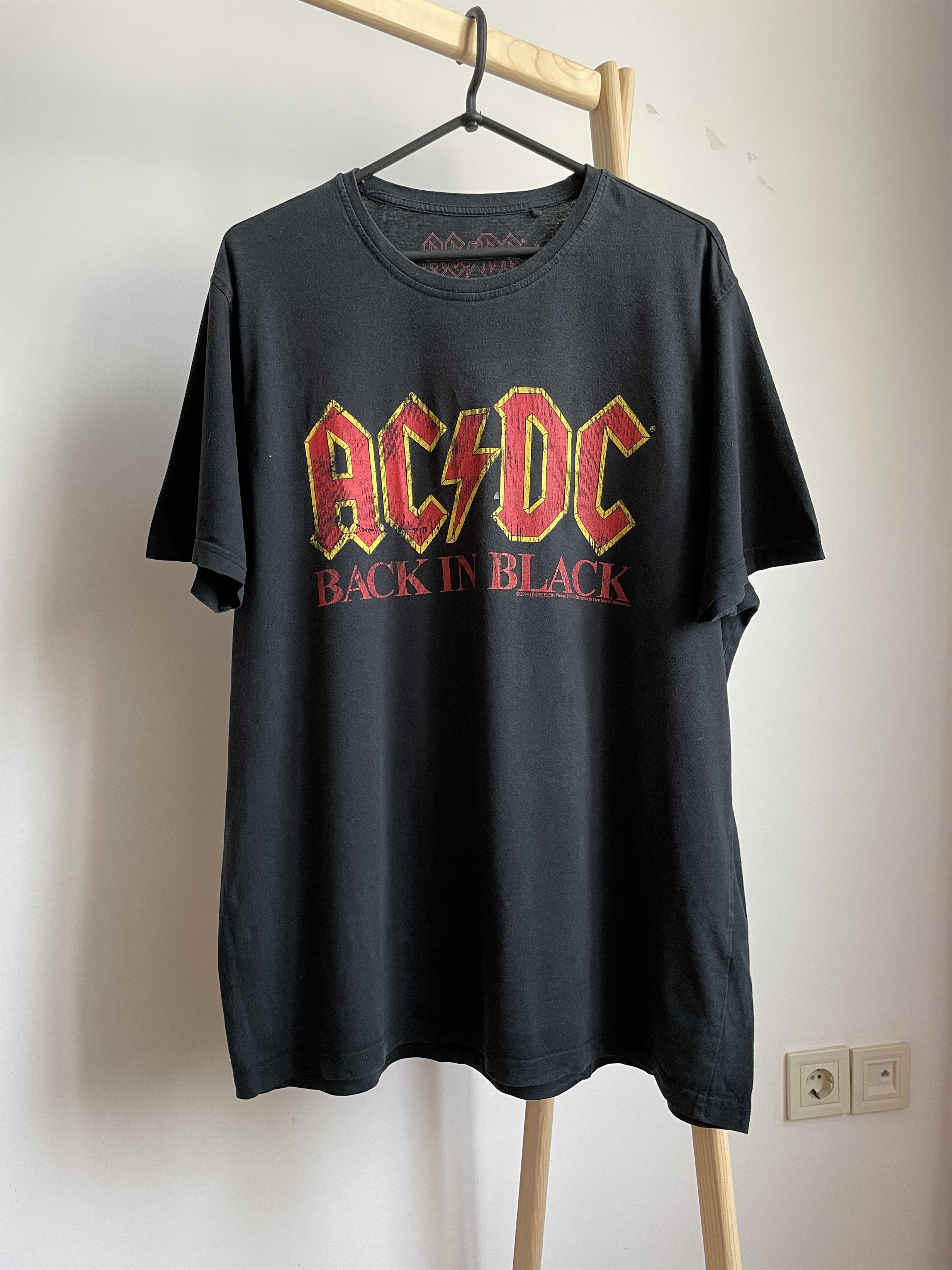AC/DC AC/DC Back In Black 2014 T-Shirt Size XL Size US XL / EU 56 / 4 - 1 Thumbnail
