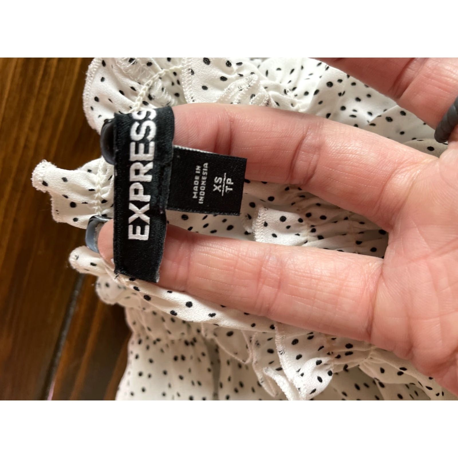 Express Express Shirt Women’s XS White Polka Dot Ruffle Mock neck Flutter Sleeve Standard Fit Size XS / US 0-2 / IT 36-38 - 3 Thumbnail