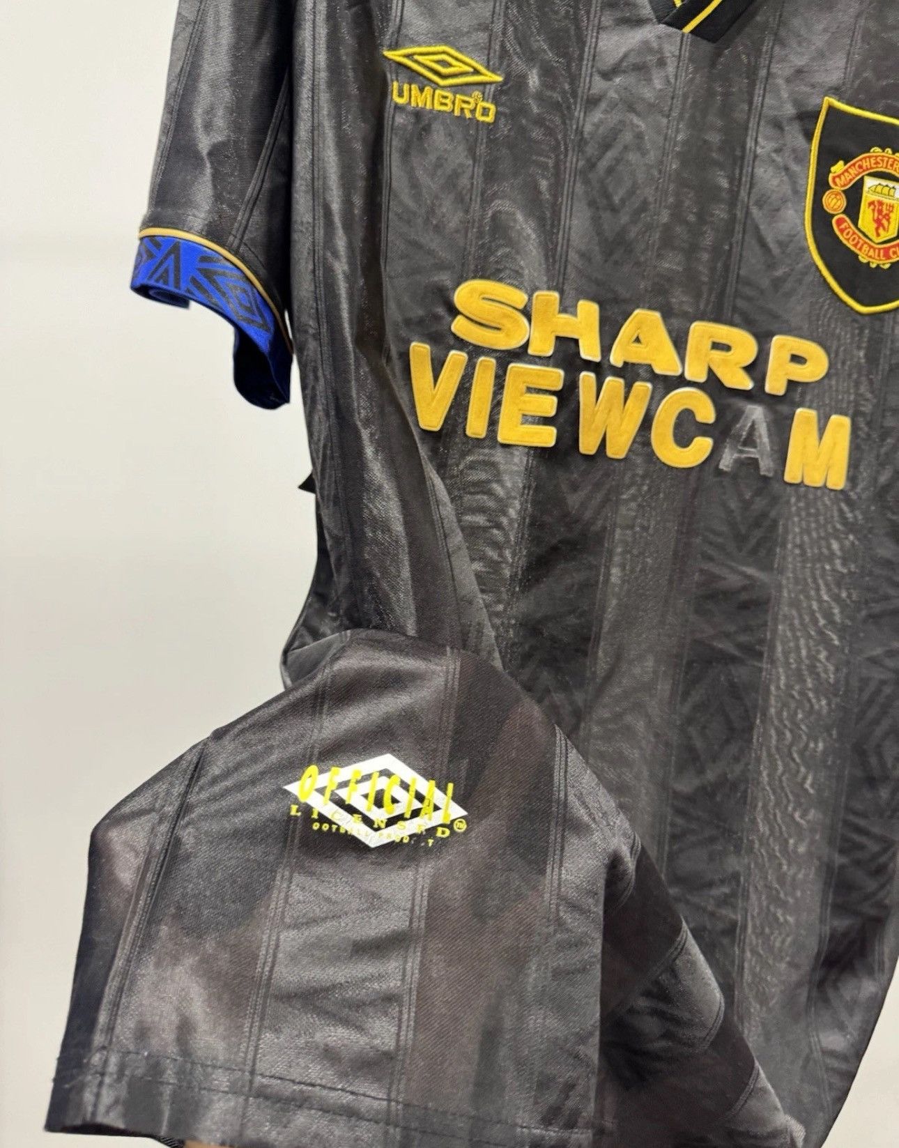 Umbro UMBRO MANCHESTER UNITED 1993/94 AWAY FOOTBALL SHIRT SOCCER Size US L / EU 52-54 / 3 - 4 Thumbnail