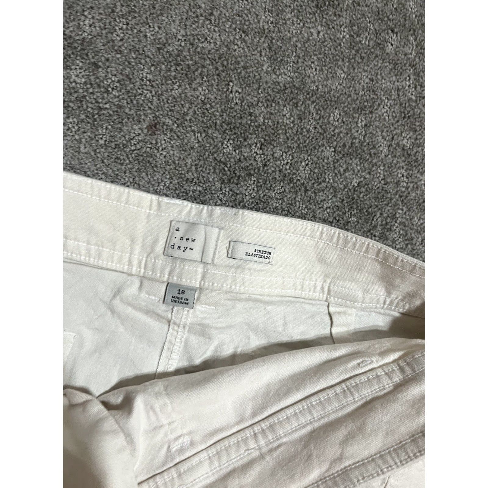 Vintage A New Day Shorts Womens Size 18 3.5" Inseam Ivory Pockets Casual Stretch Everyday Flat Front Size 40" / US 18 - 3 Thumbnail