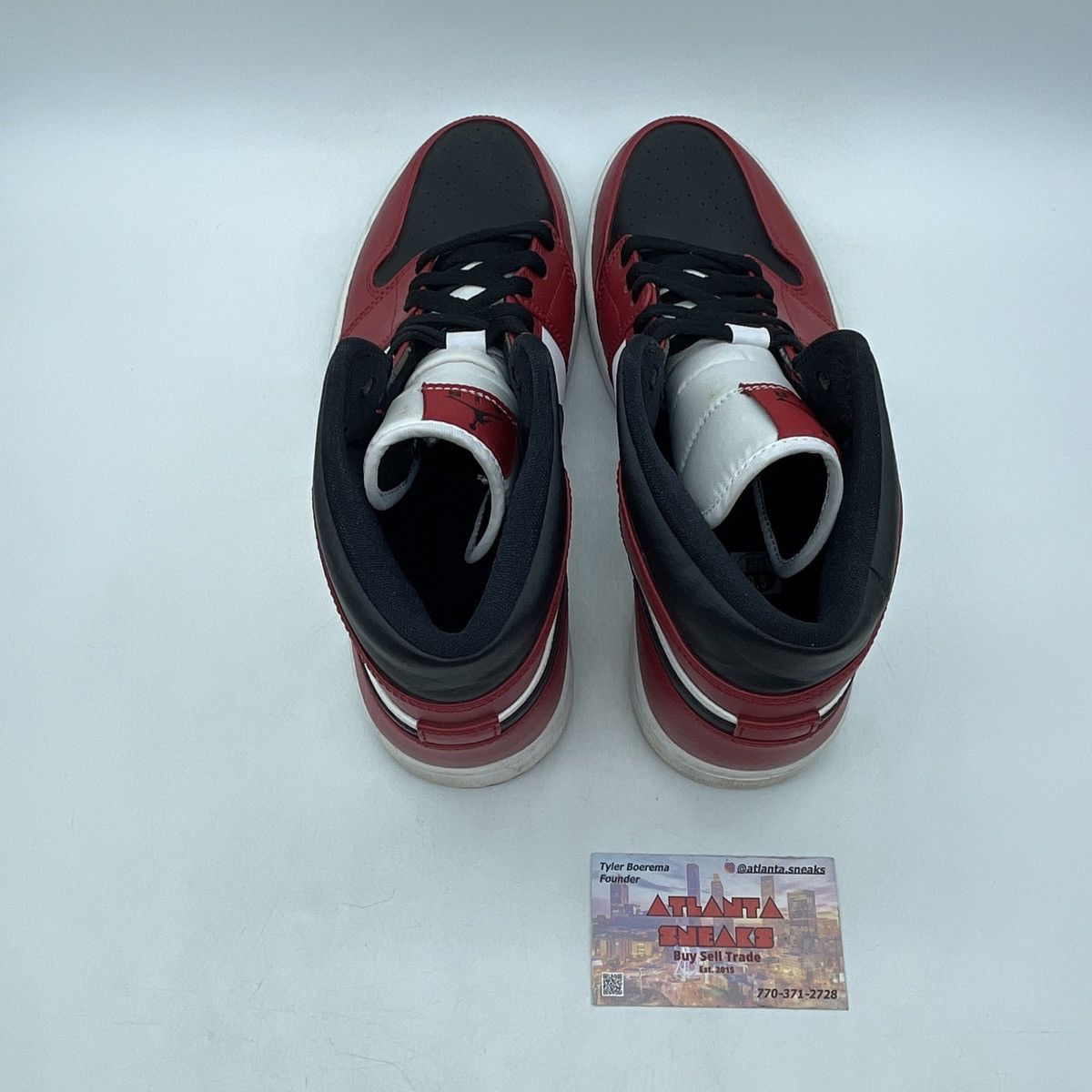 Jordan Brand Air Jordan 1 mid Chicago black toe Size US 9.5 / EU 42-43 - 6 Thumbnail
