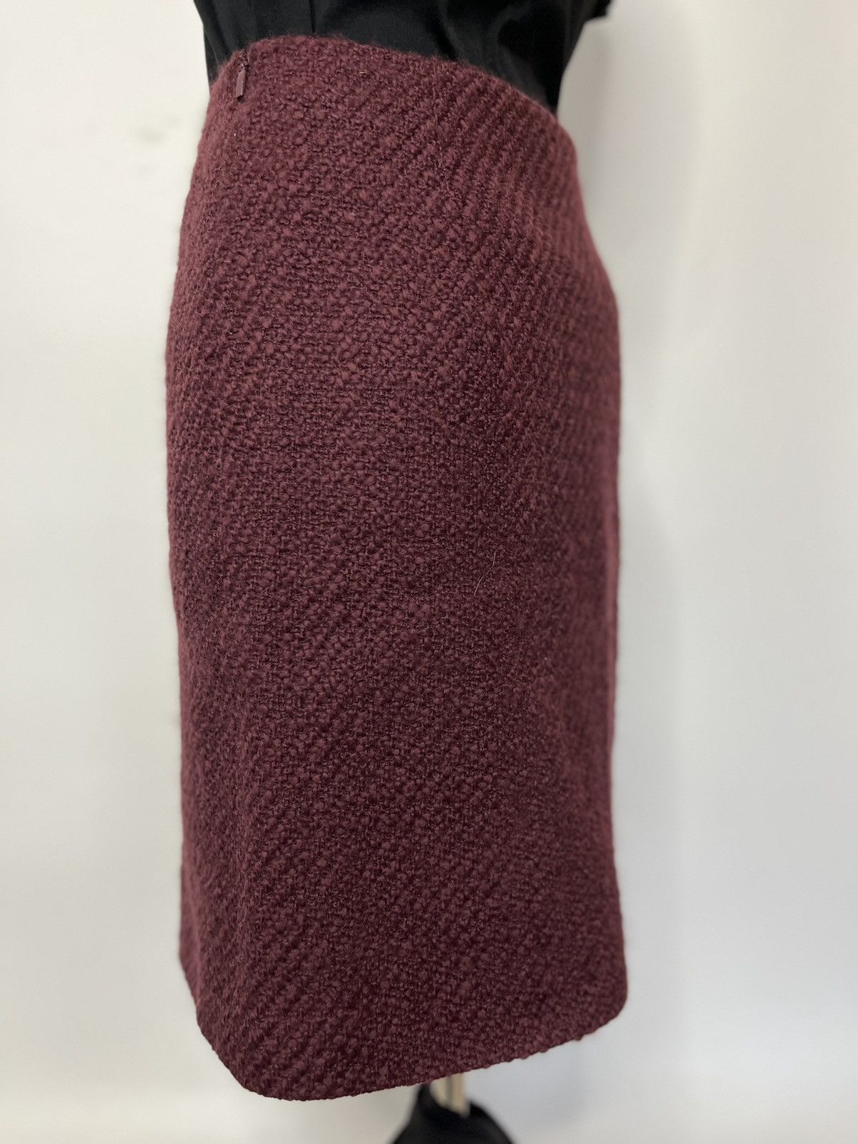 Hugo Boss Wool midi skirt premium brand Hugo Boss 36 wool skirt Size 28" / US 6 / IT 42 - 3 Thumbnail