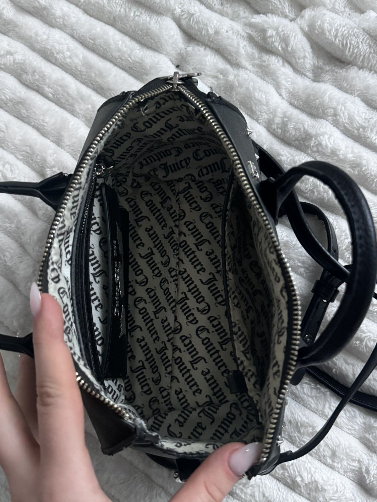 Juicy Couture Juicy Couture Black Faux Leather Barrel Bag Silver Studded Size ONE SIZE - 11 Thumbnail