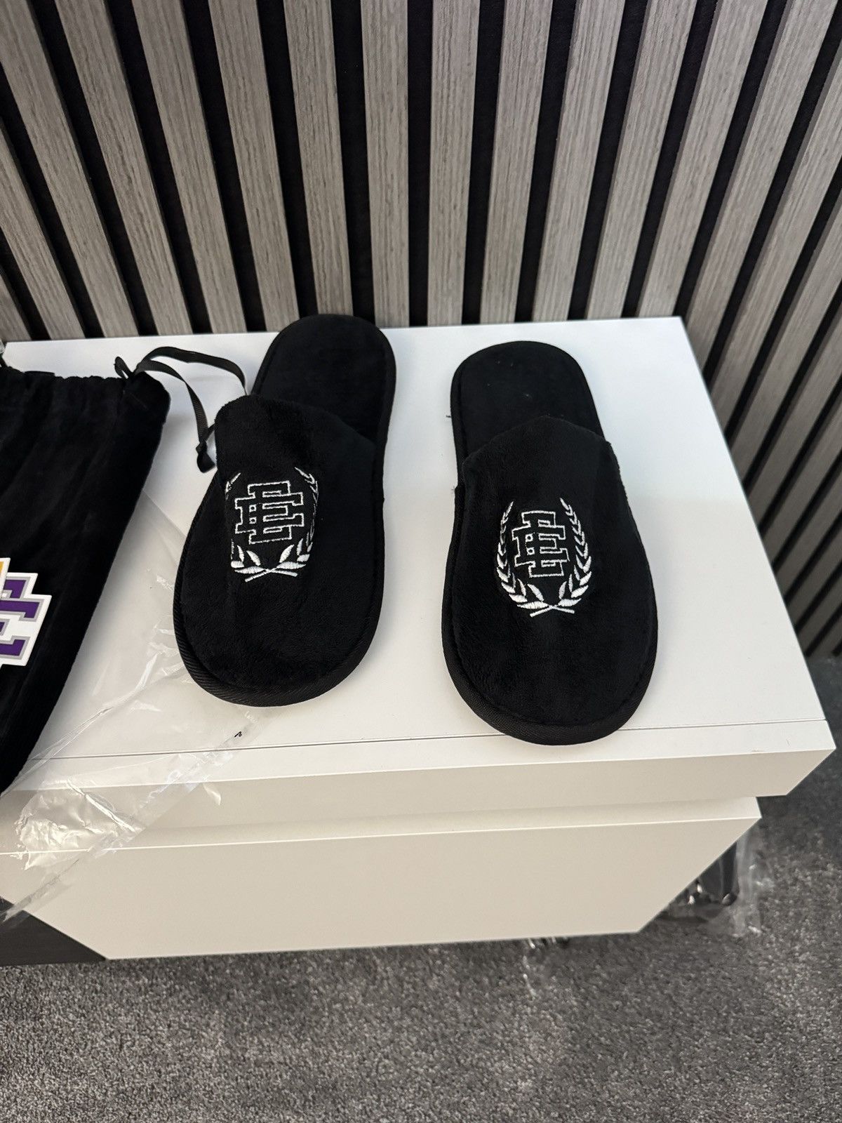 Eric Emanuel Eric Emanuel EE Basic Vintage House Slippers Black Size US 11 / EU 44 - 3 Thumbnail