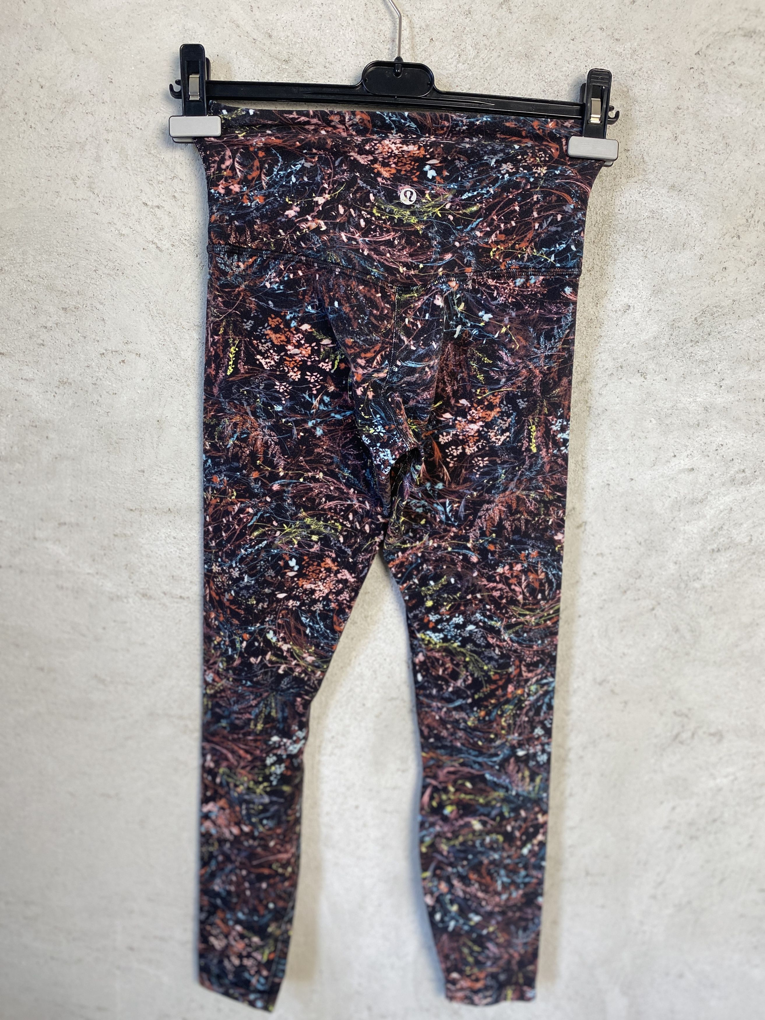 Lululemon Lululemon multicolor leggings sport casual Size 27" / US 4 / IT 40 - 1 Thumbnail