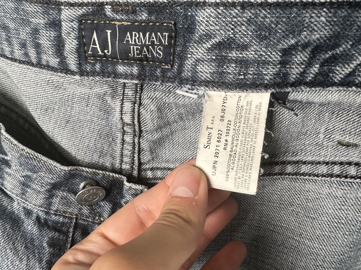 Armani Vintage ARMANI JEANS Blue Distressed Denim Pants Metal Logo Size US 32 / EU 48 - 16 Thumbnail