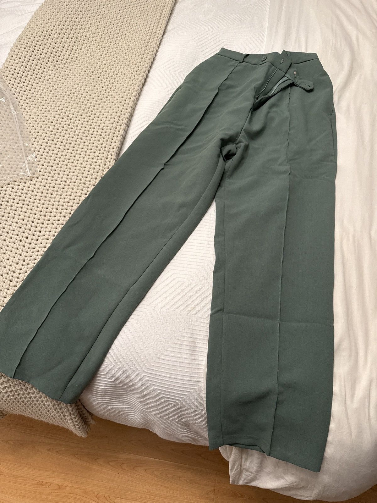 About:Blank Pleated sage trousers Size US 33 - 1 Thumbnail