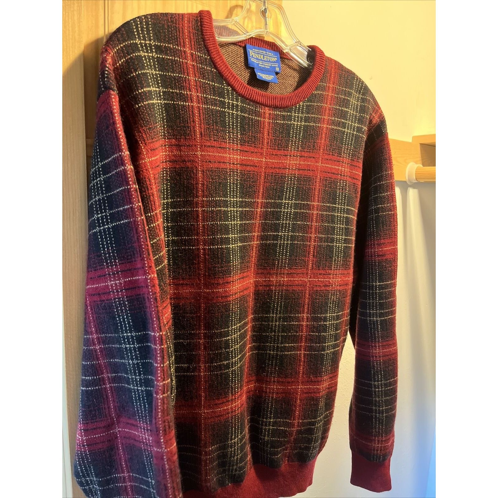 Pendleton Pendleton mens M red plaid long sleeve pullover wool sweater Size US M / EU 48-50 / 2 - 4 Thumbnail