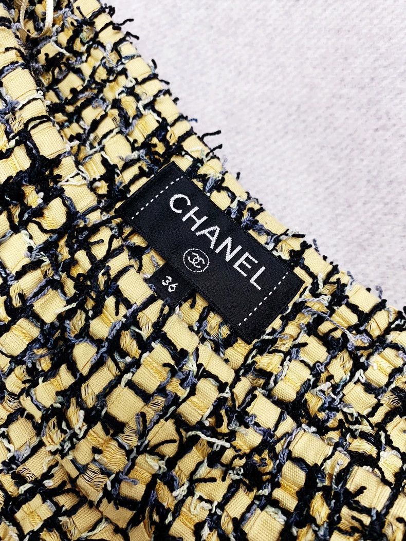 Chanel Chanel 22p yellow and black braided shorts Size 24" / US 00 / IT 34 - 2 Thumbnail
